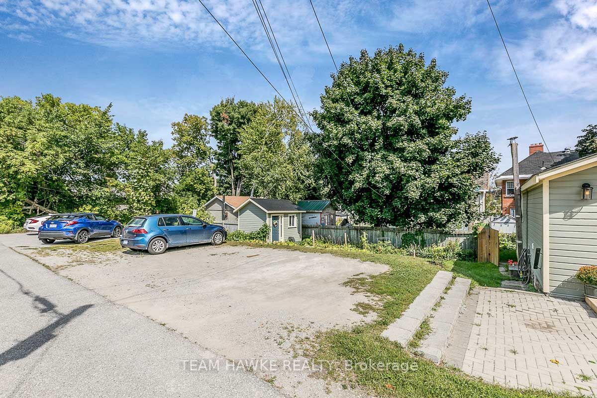 576 Dominion Ave