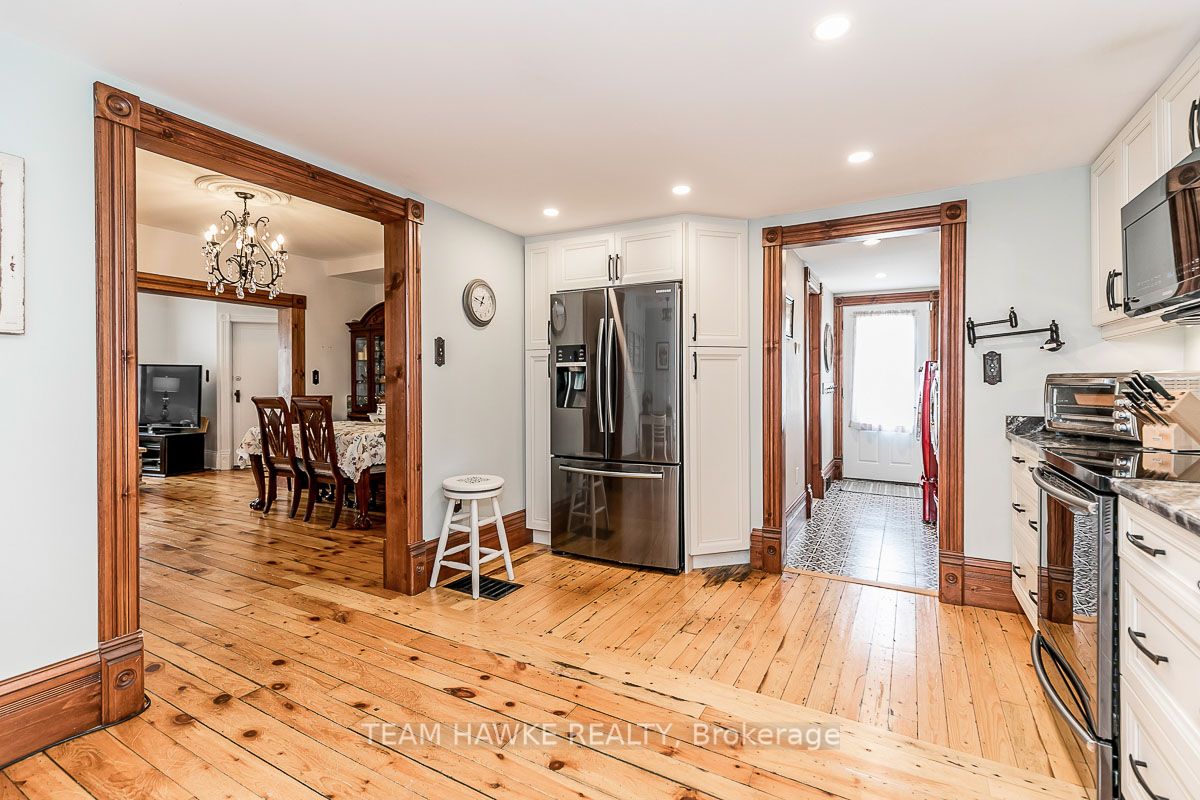 576 Dominion Ave