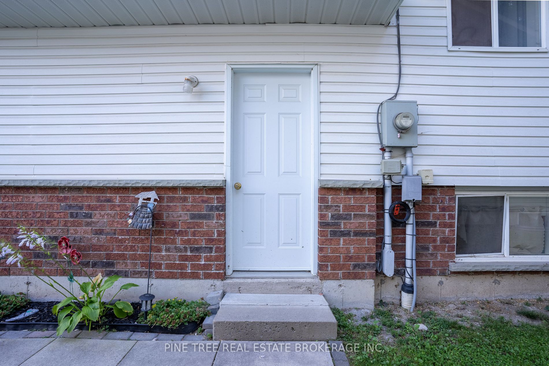 393 Grenville Ave