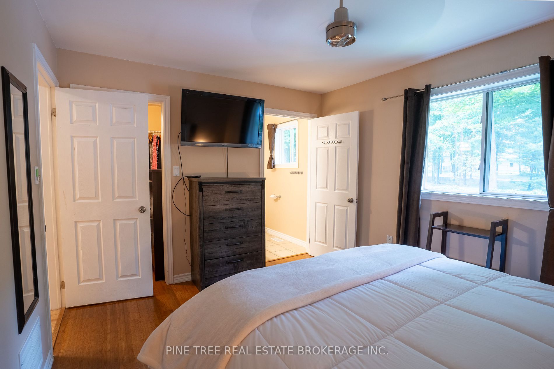 393 Grenville Ave