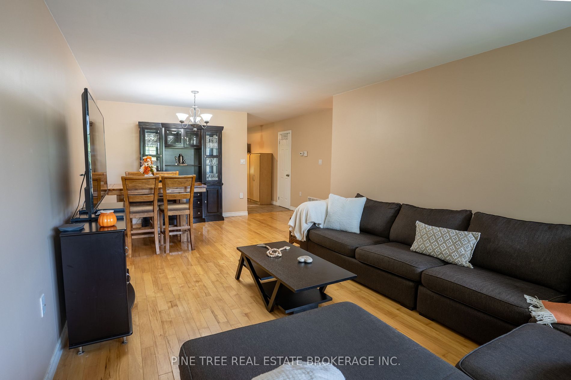 393 Grenville Ave