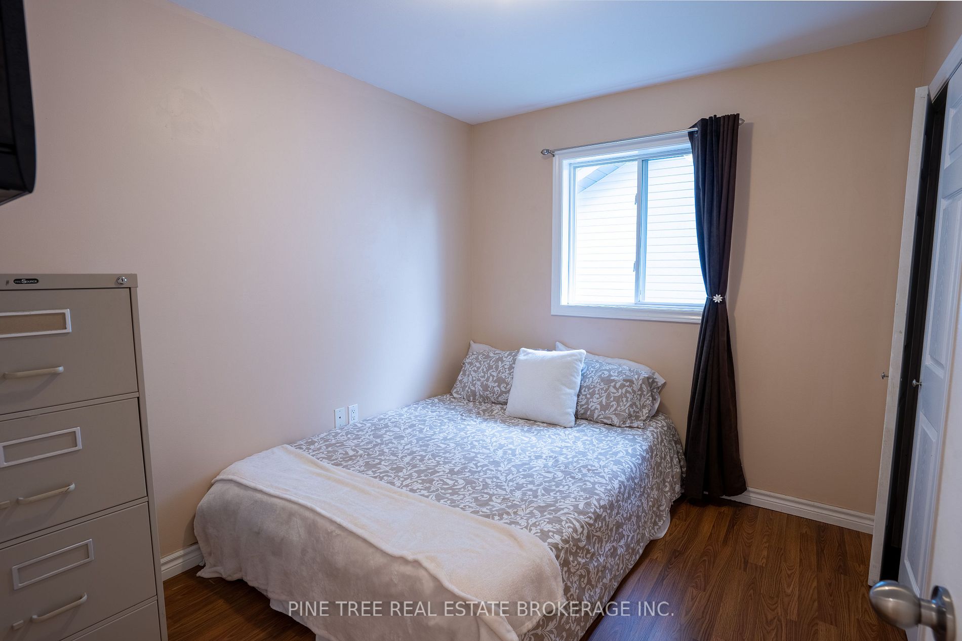 393 Grenville Ave