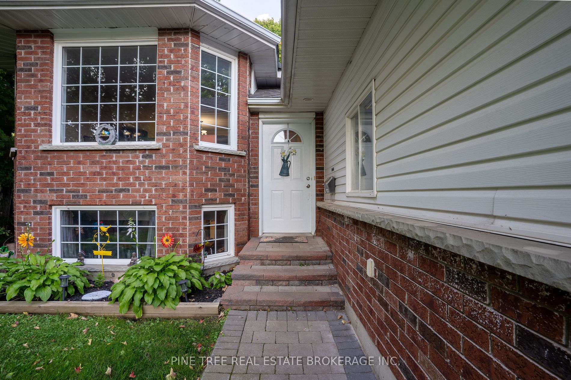 393 Grenville Ave