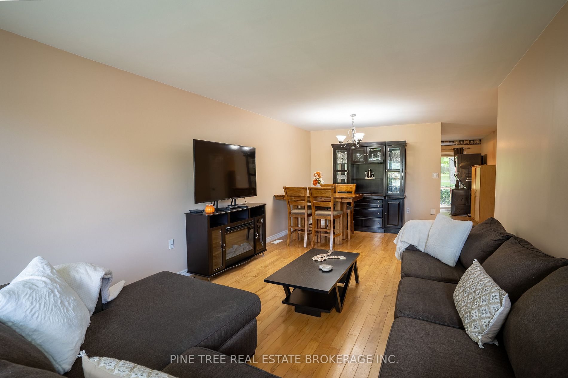 393 Grenville Ave