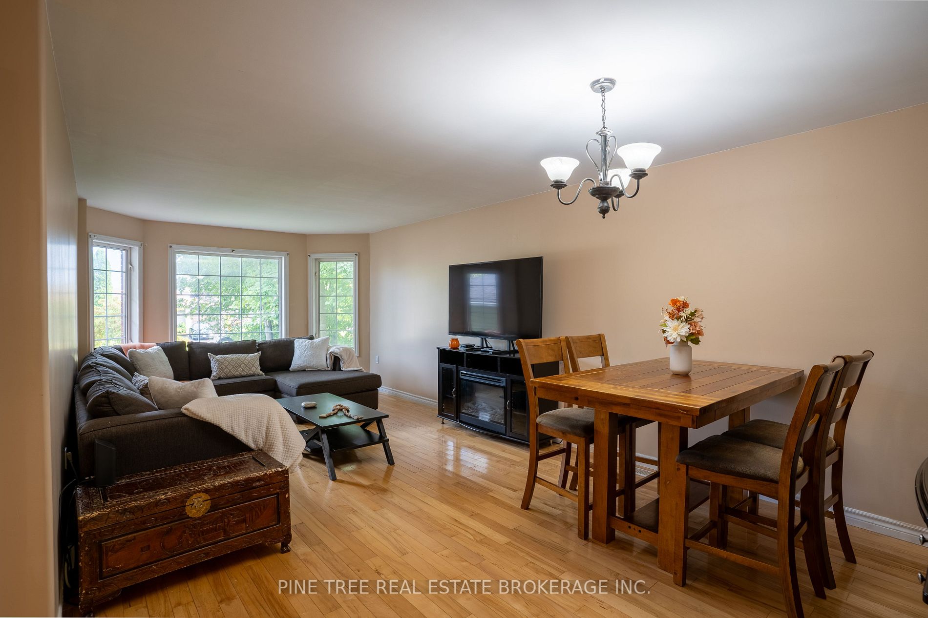 393 Grenville Ave