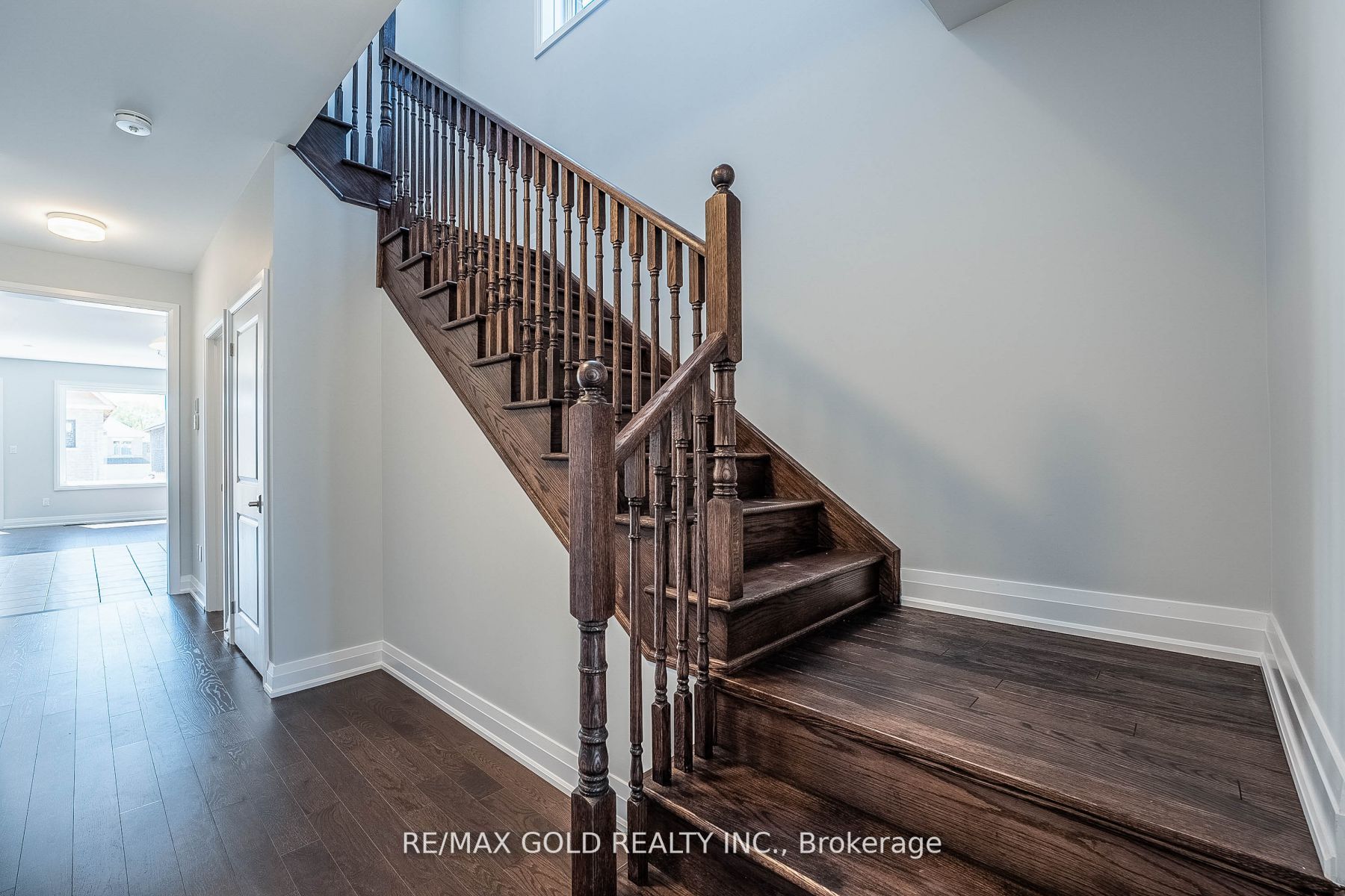 18 Sweet Cicely St