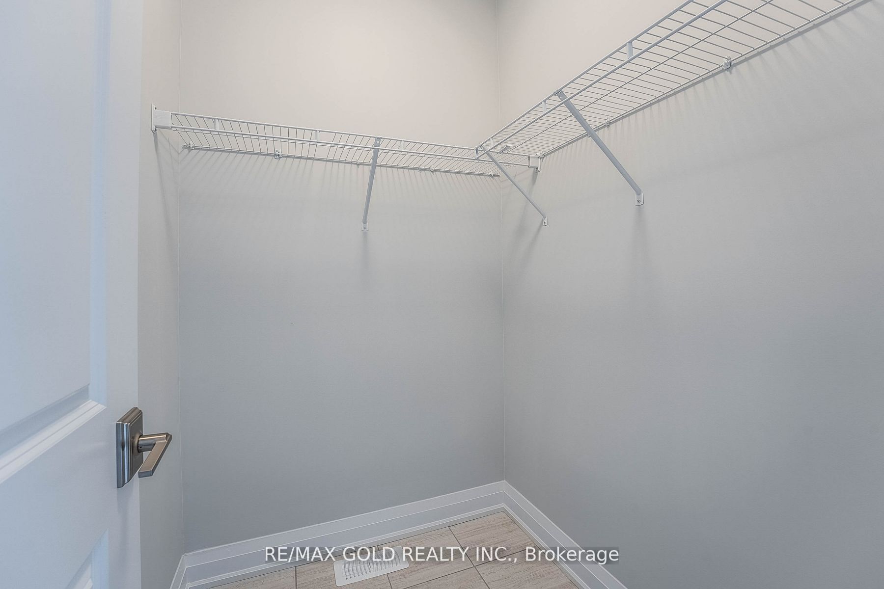 18 Sweet Cicely St