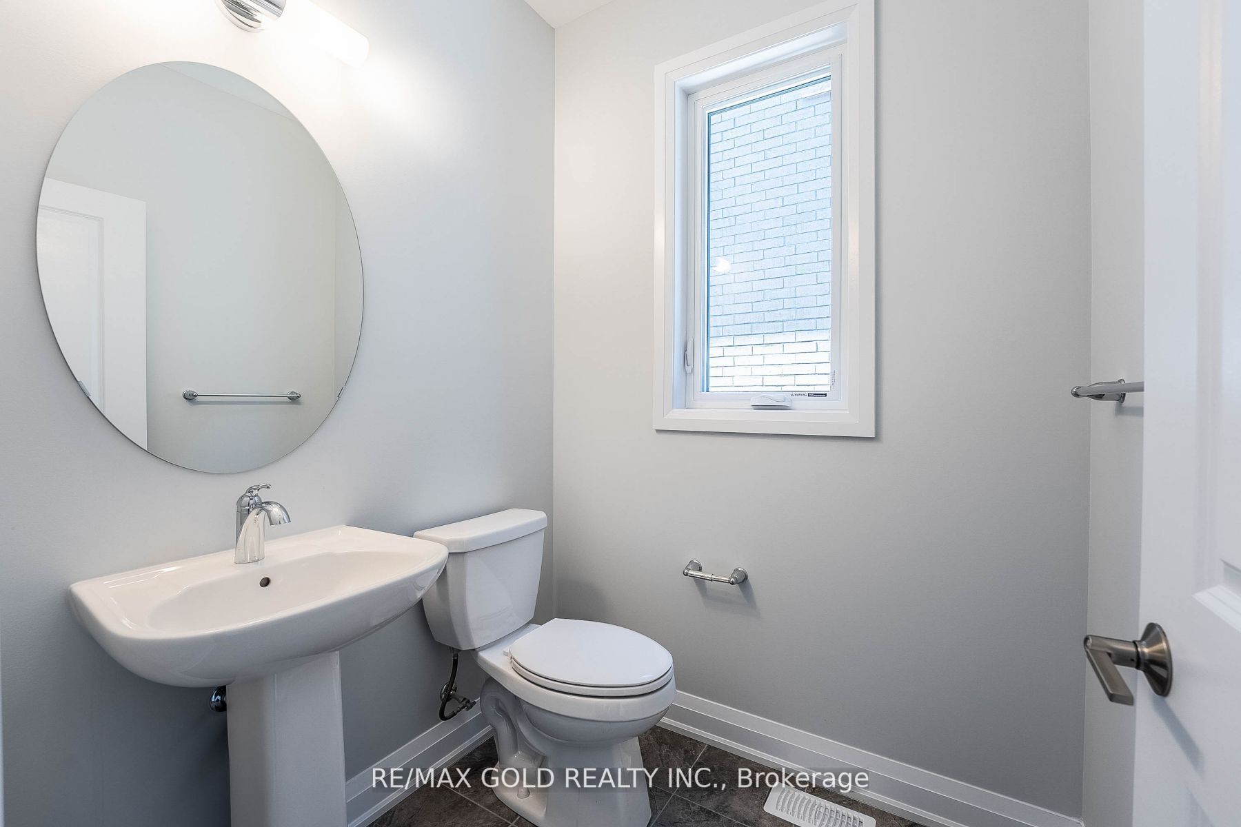 18 Sweet Cicely St