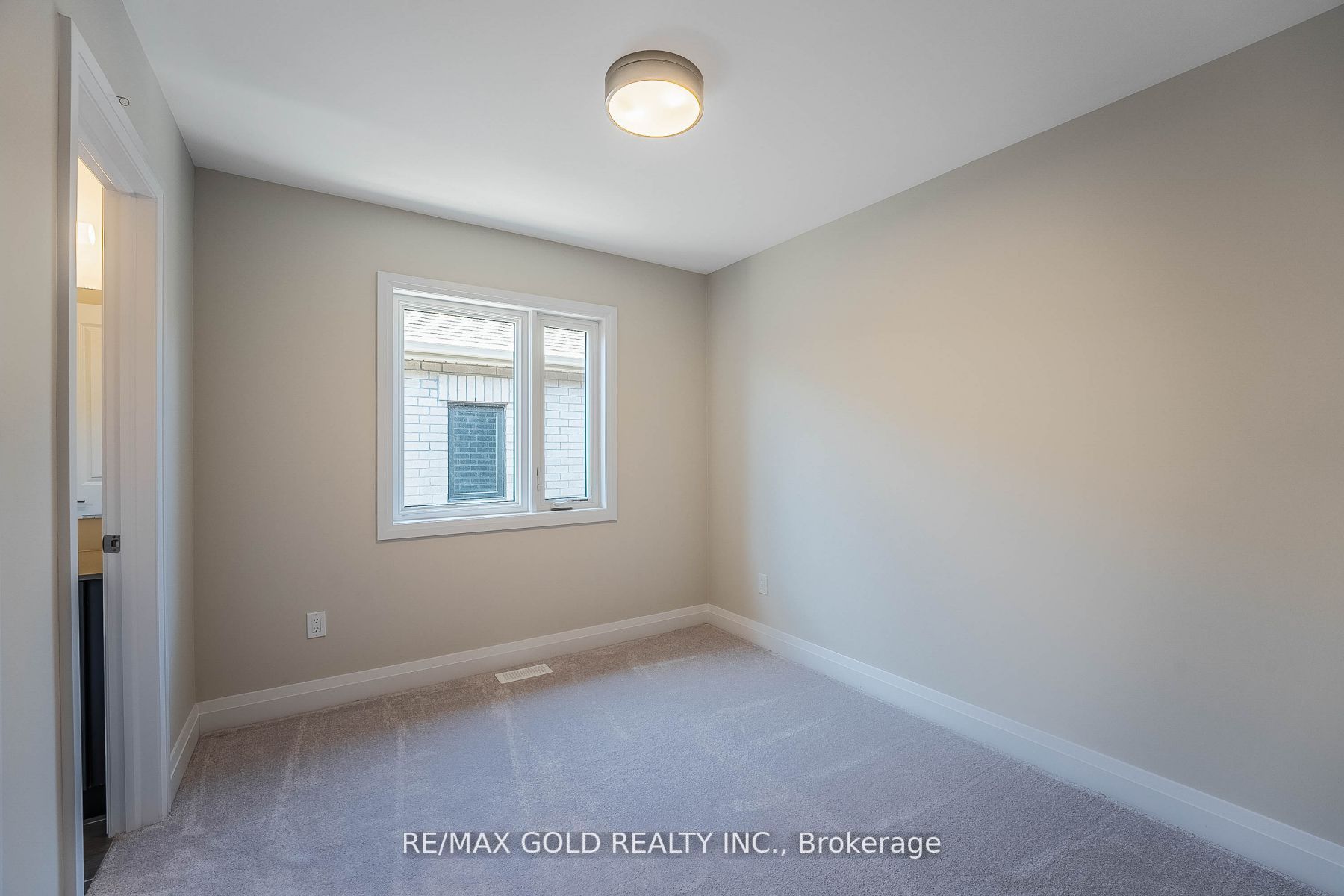 18 Sweet Cicely St