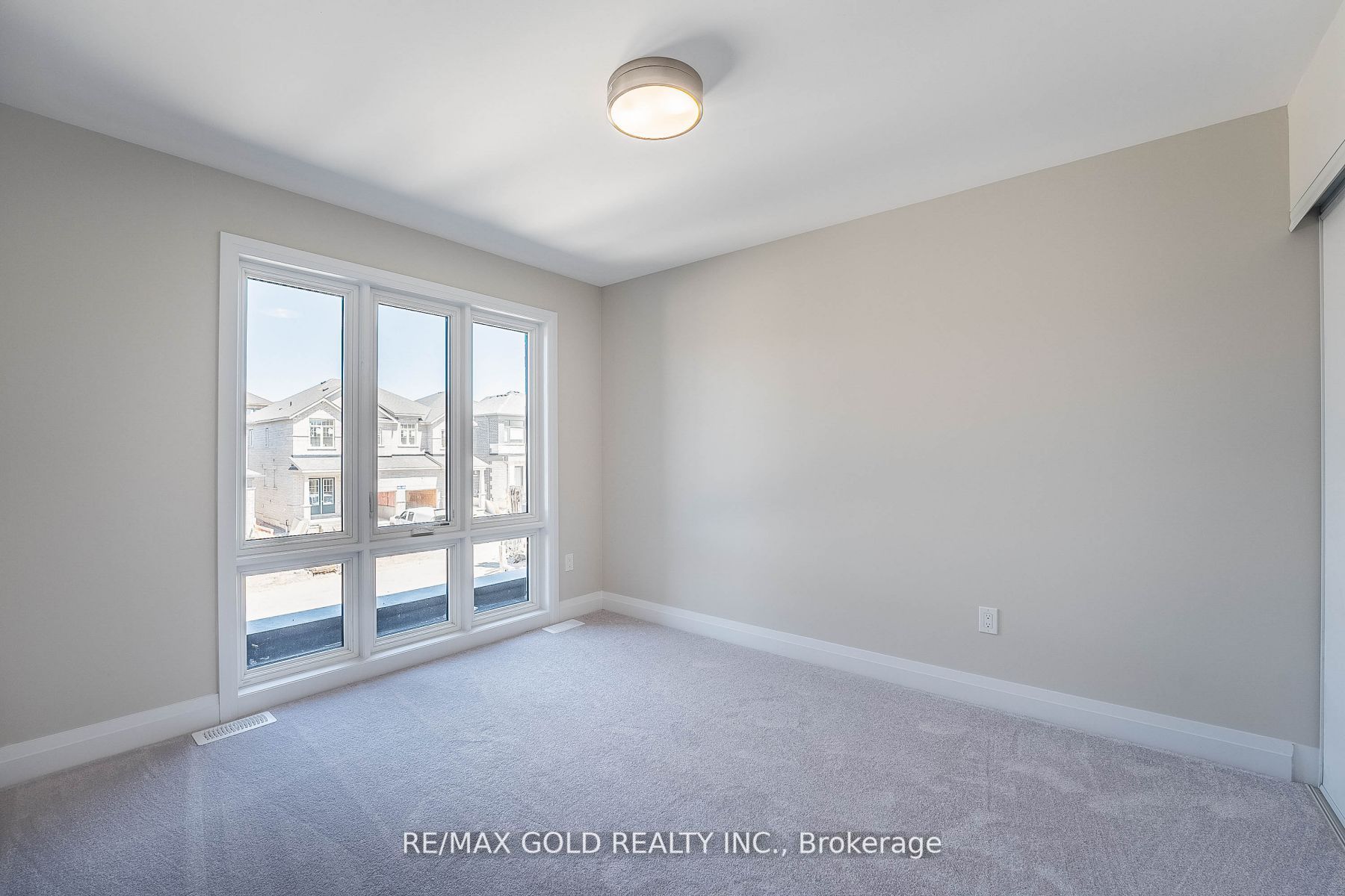18 Sweet Cicely St