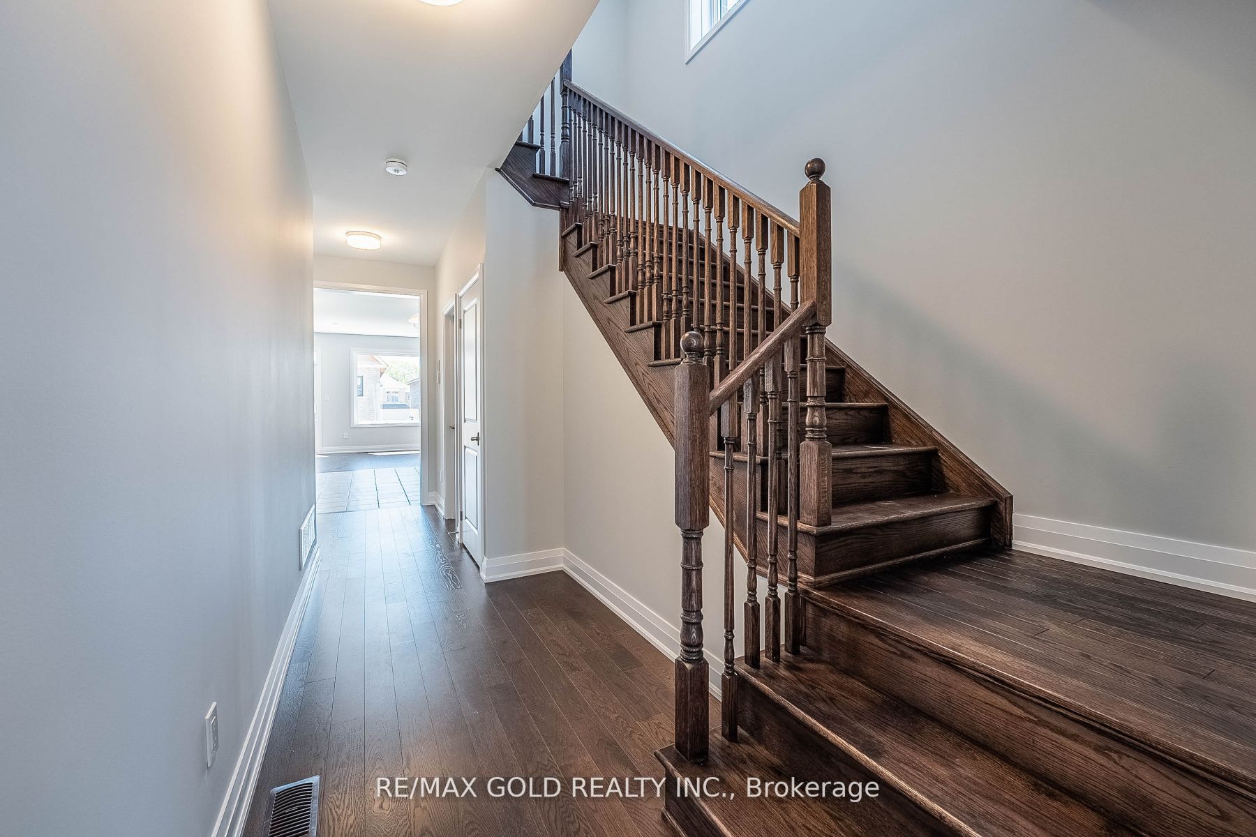 18 Sweet Cicely St