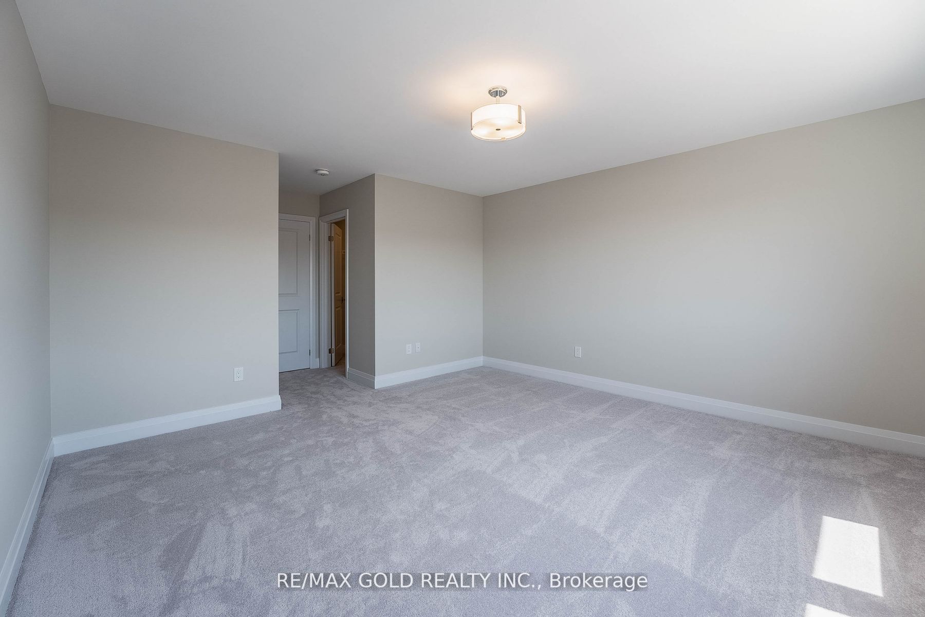 18 Sweet Cicely St