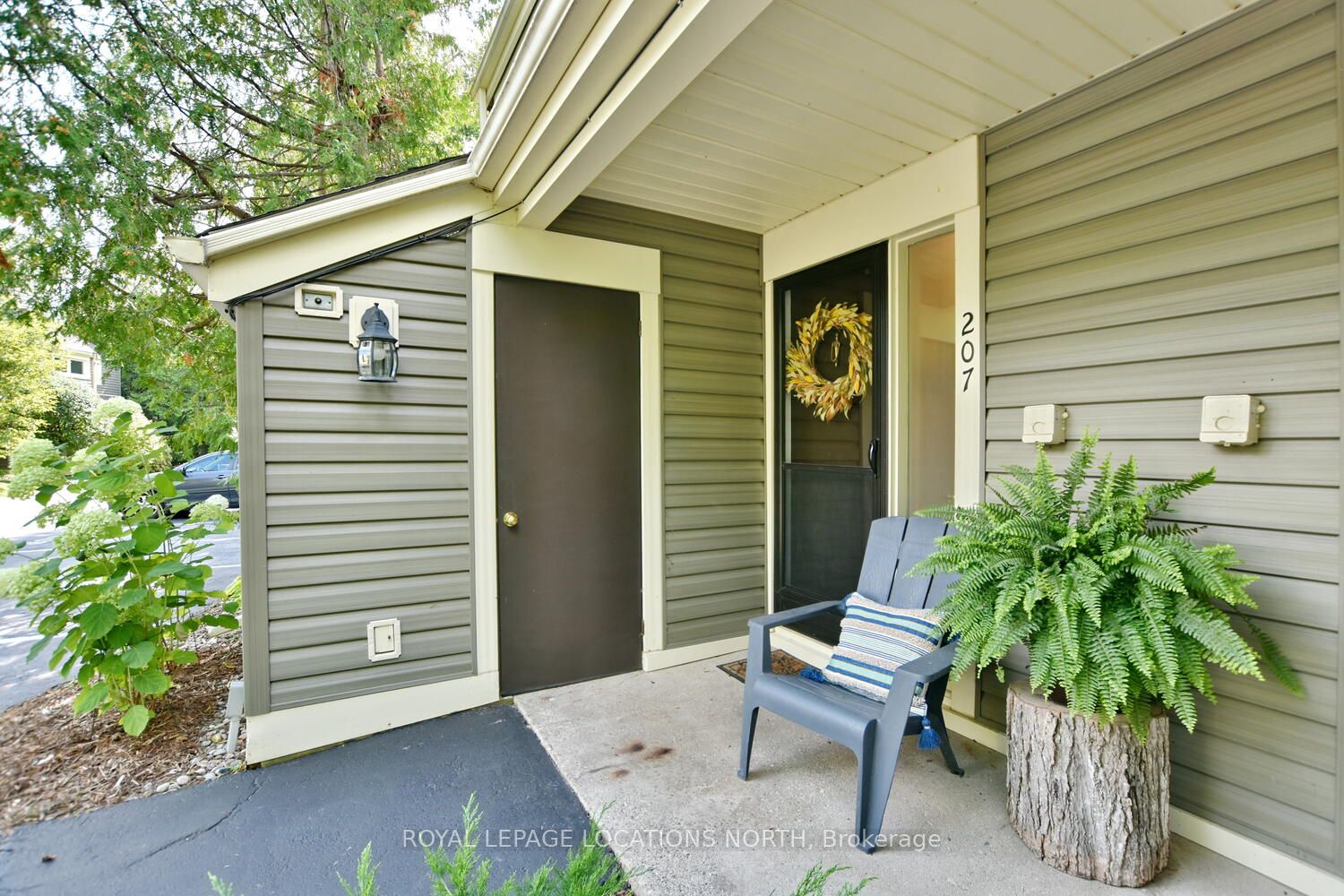 207 Escarpment Cres, #207