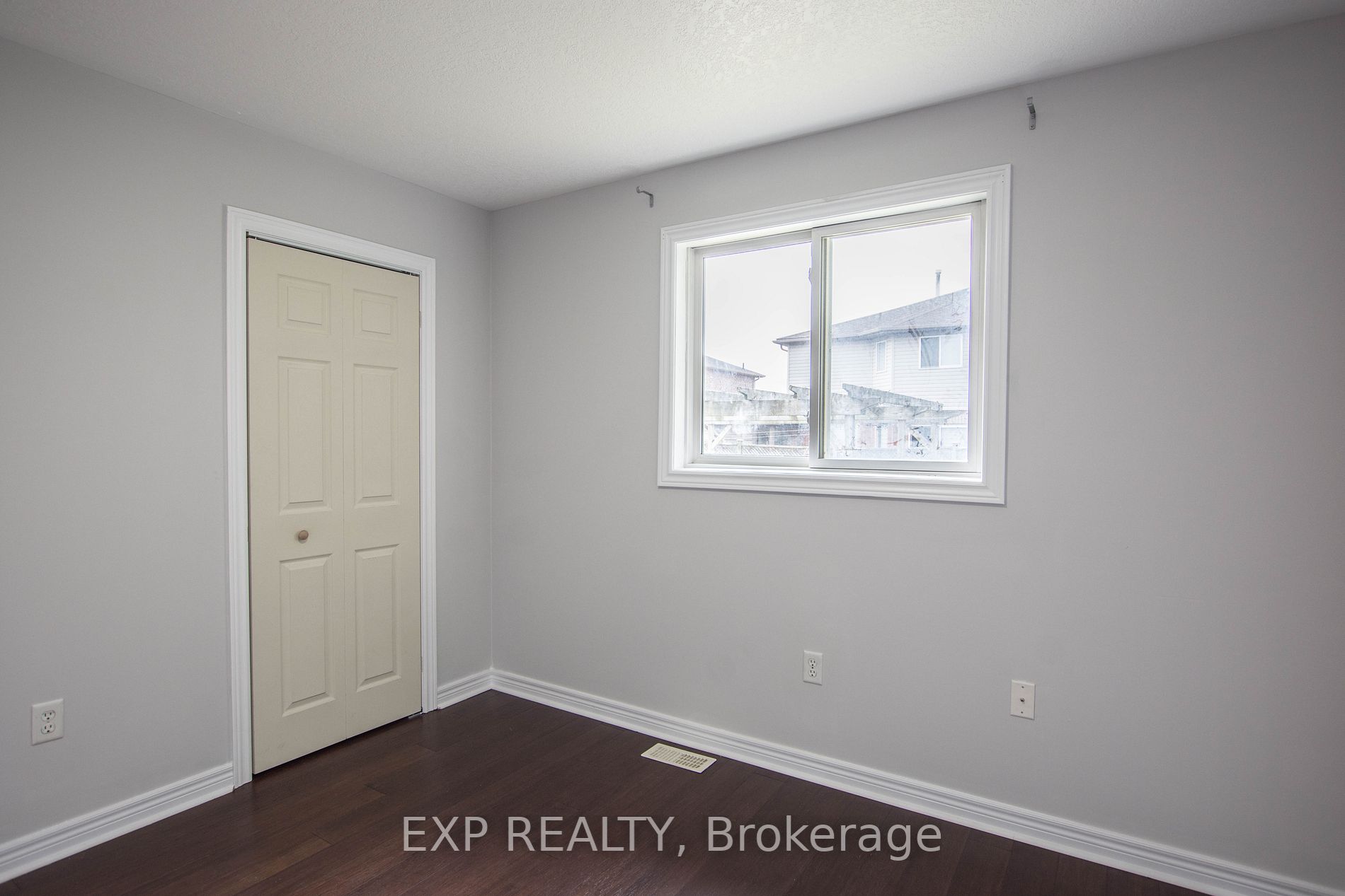 369 Georgian Dr