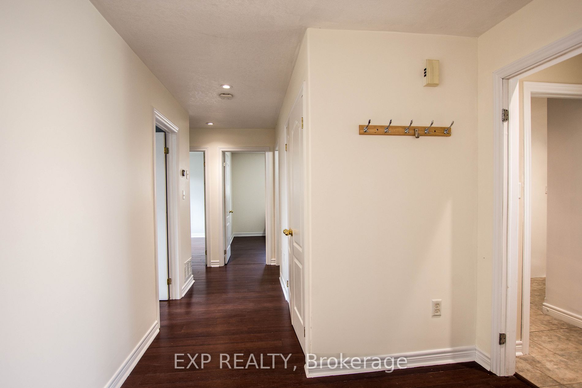 369 Georgian Dr