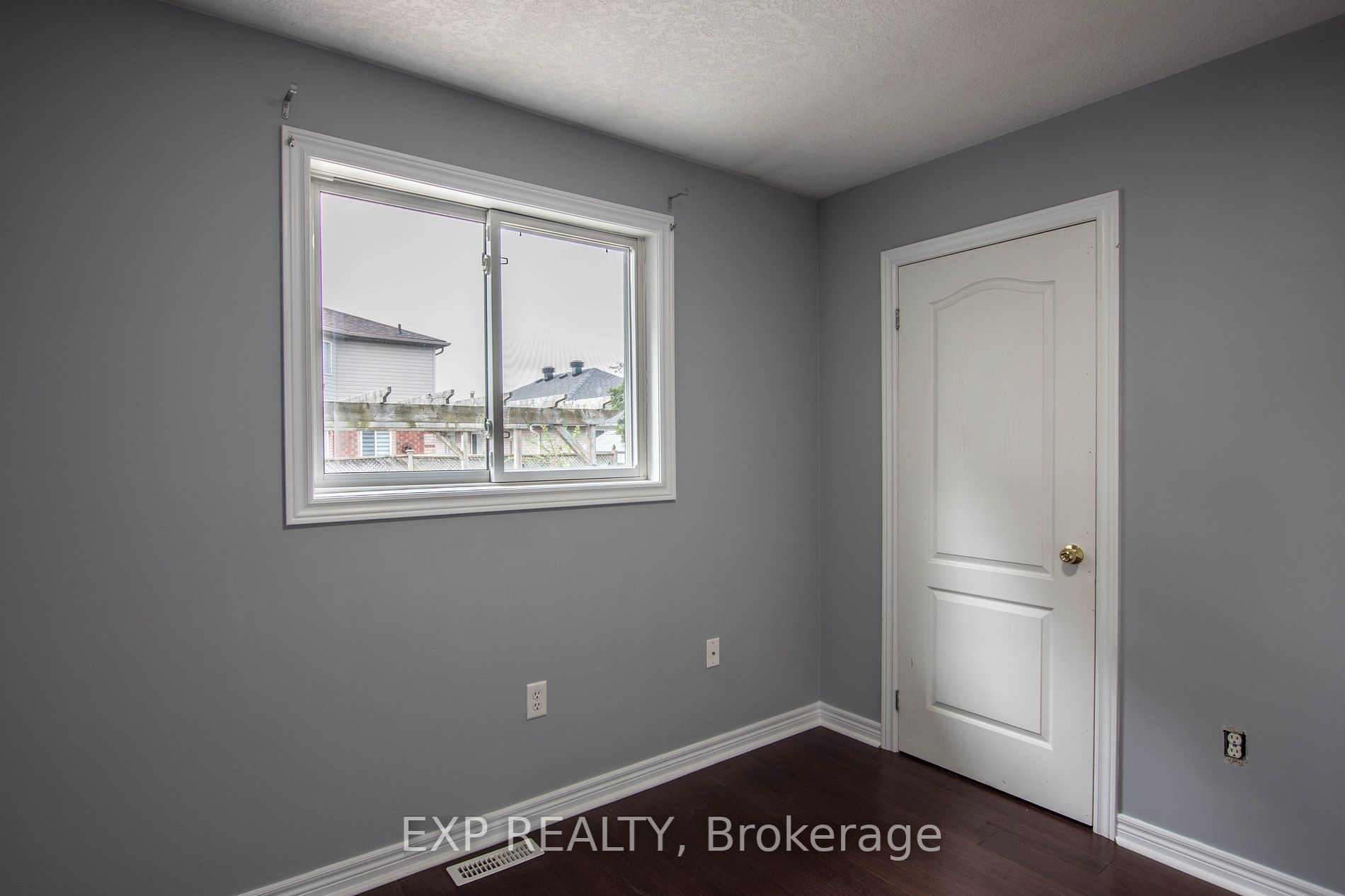 369 Georgian Dr