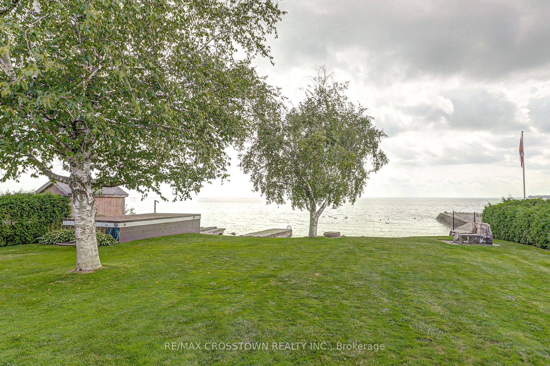 185 Lakeshore Rd W