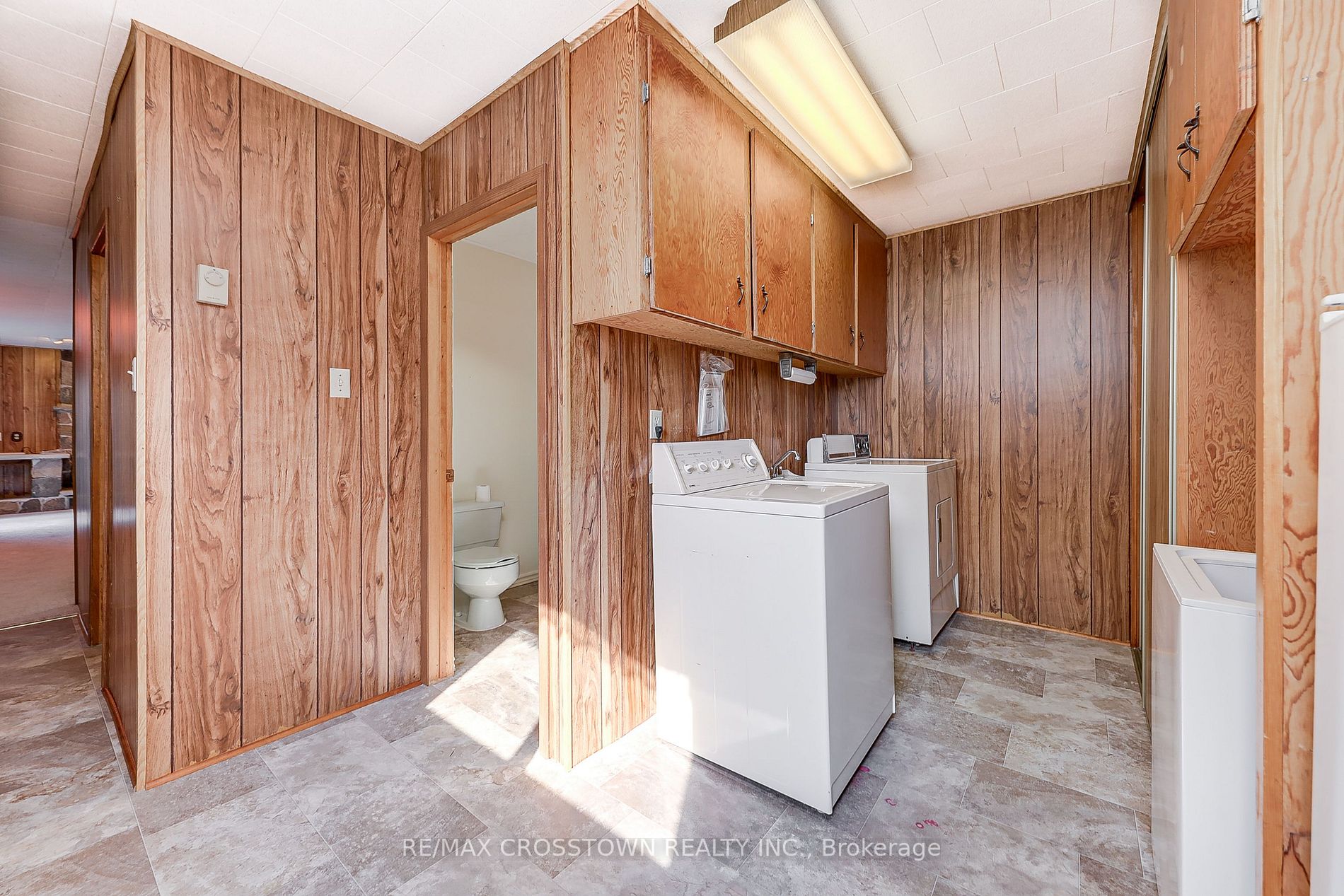 185 Lakeshore Rd W