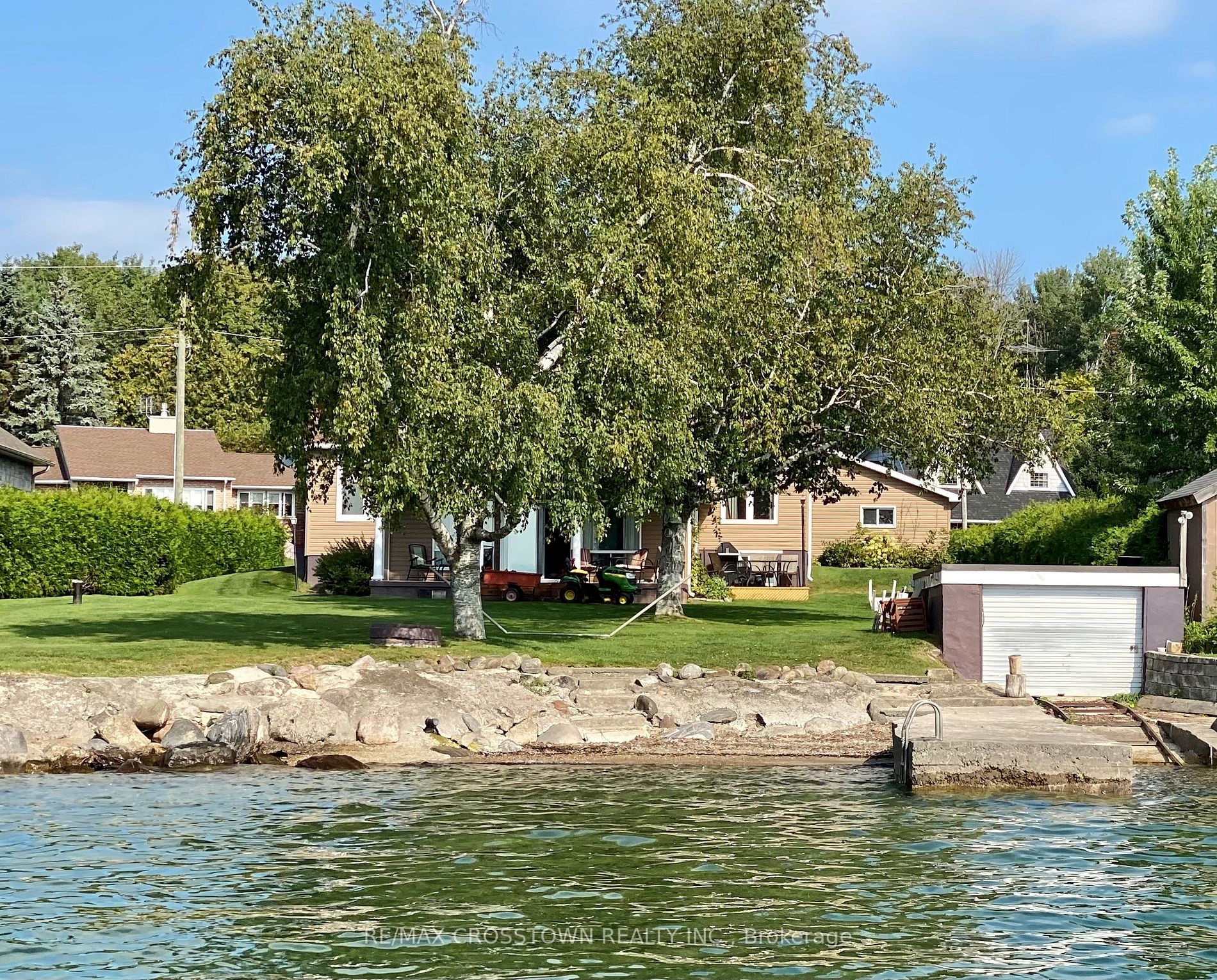 185 Lakeshore Rd W