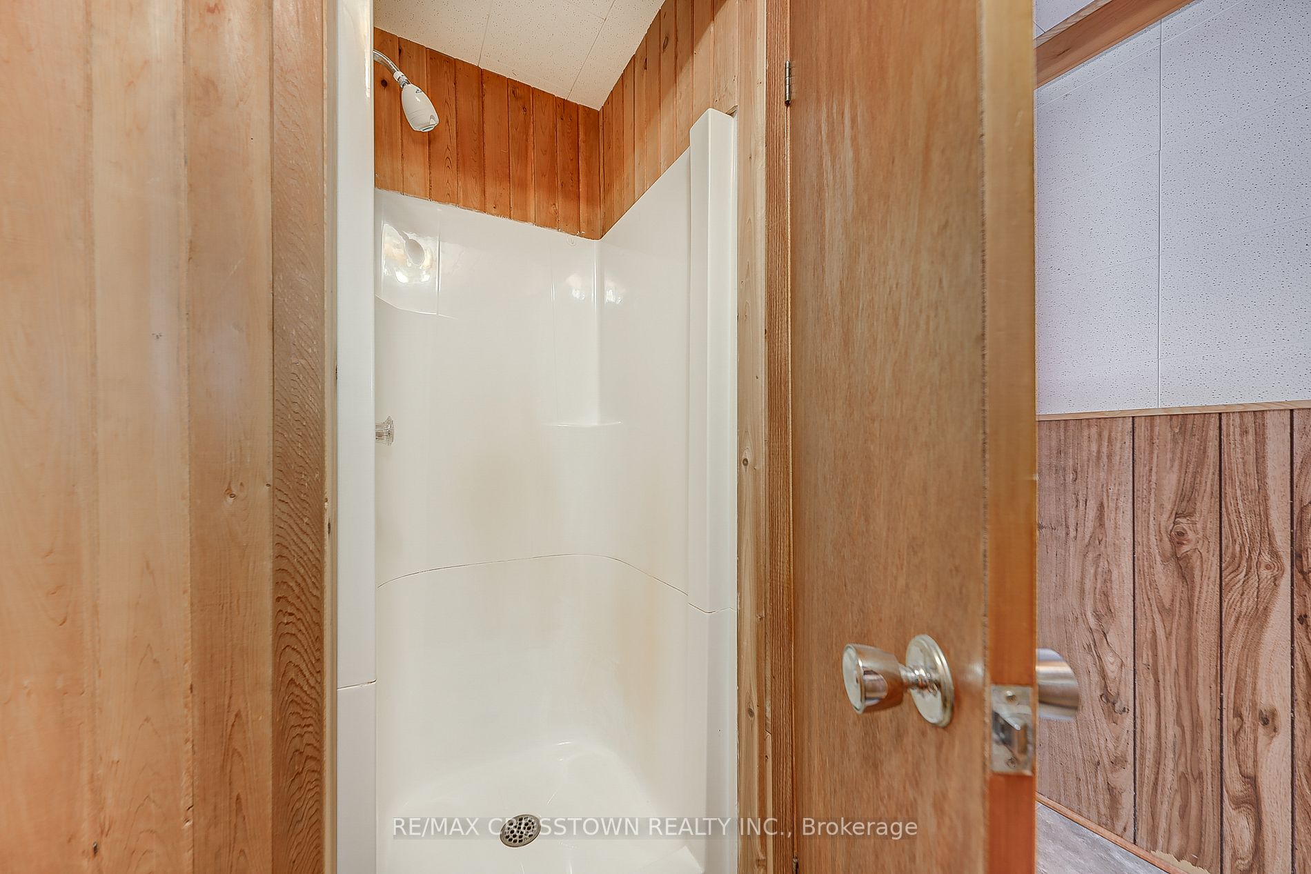 185 Lakeshore Rd W