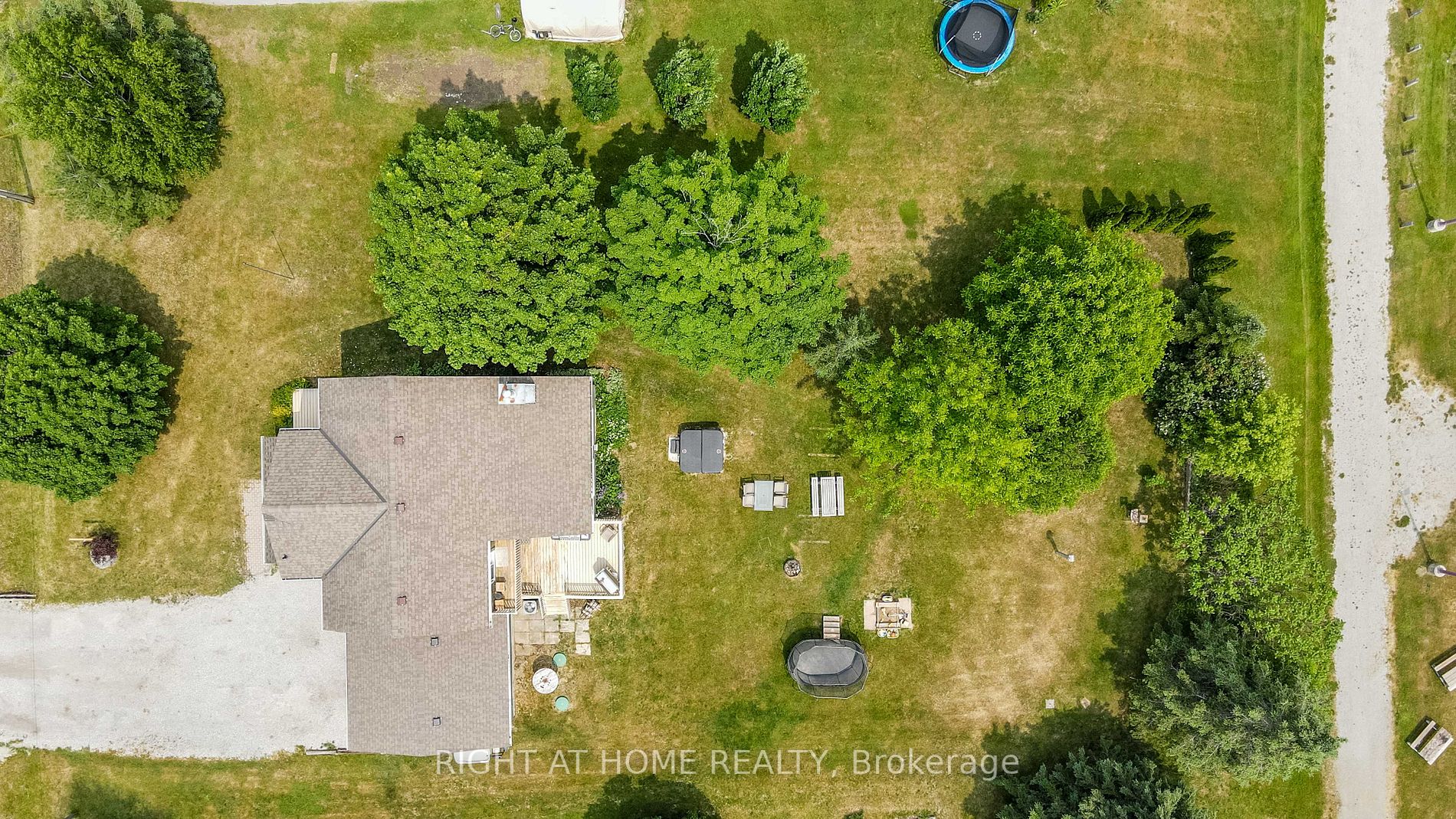 5 Agnes St