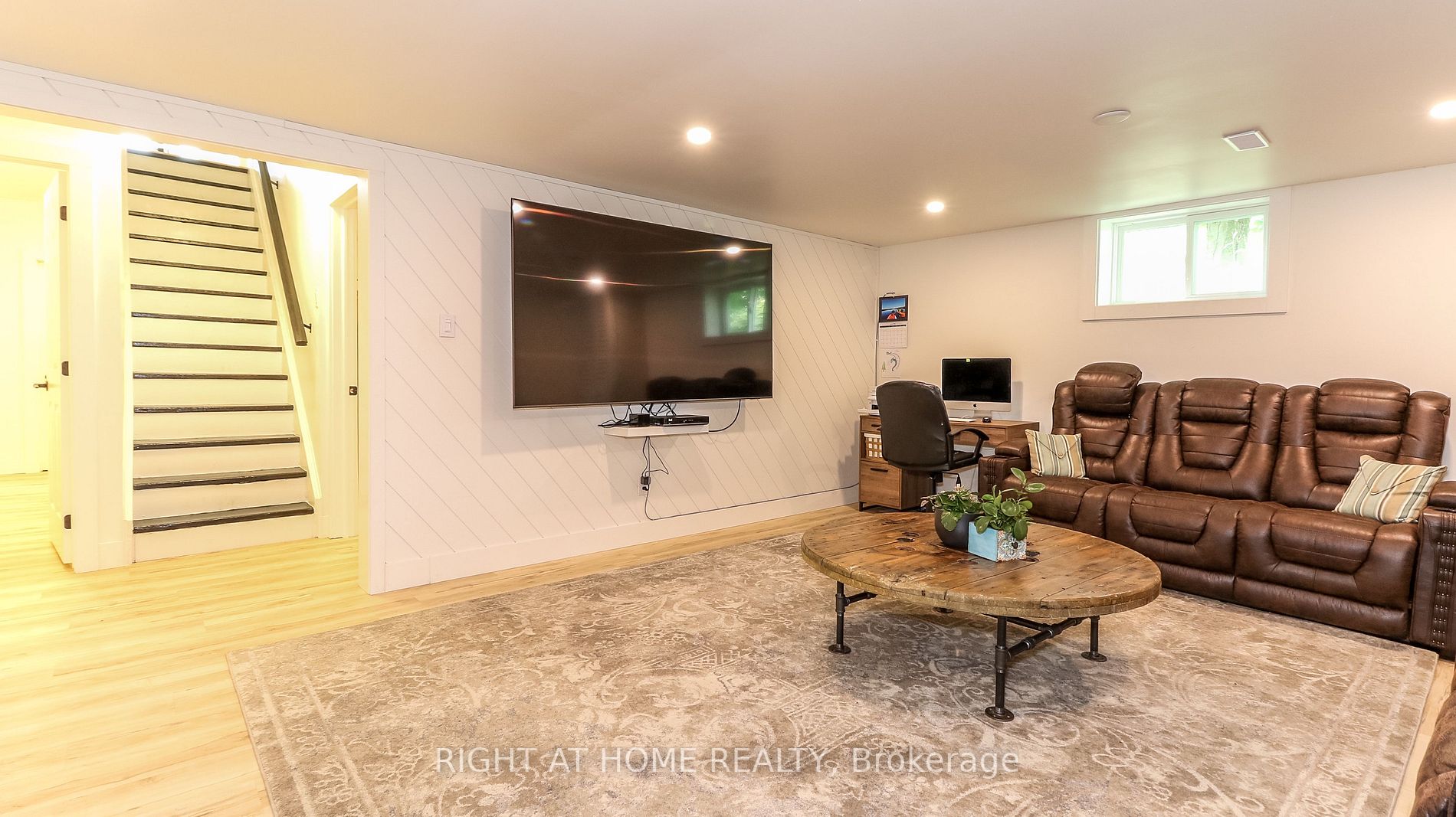 5 Agnes St