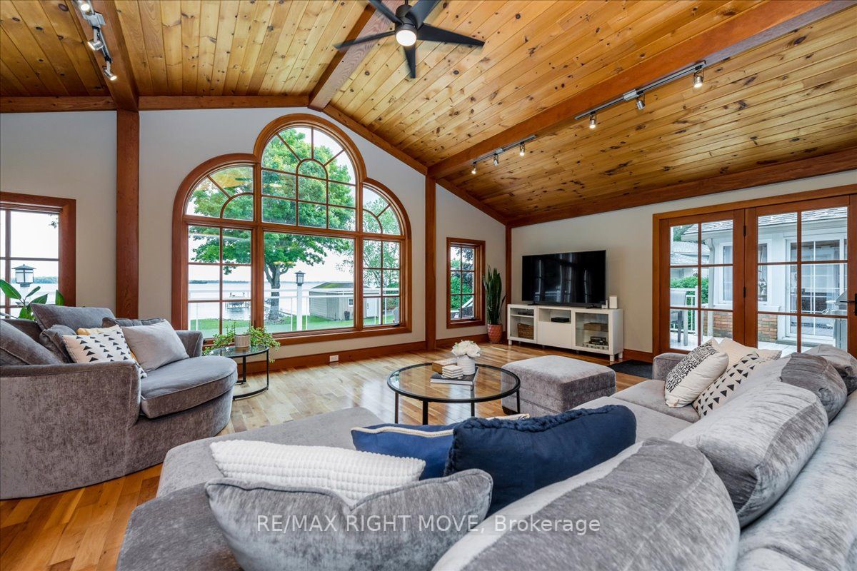 52 Maple Dr