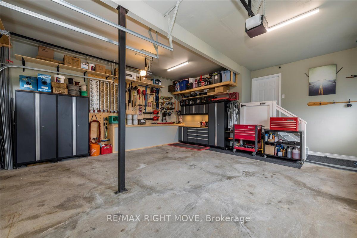 52 Maple Dr