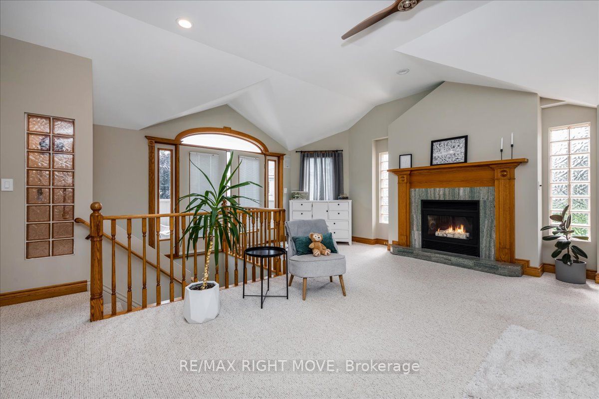 52 Maple Dr
