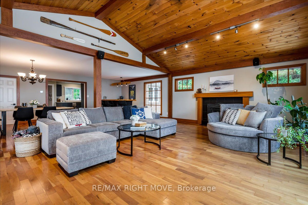 52 Maple Dr