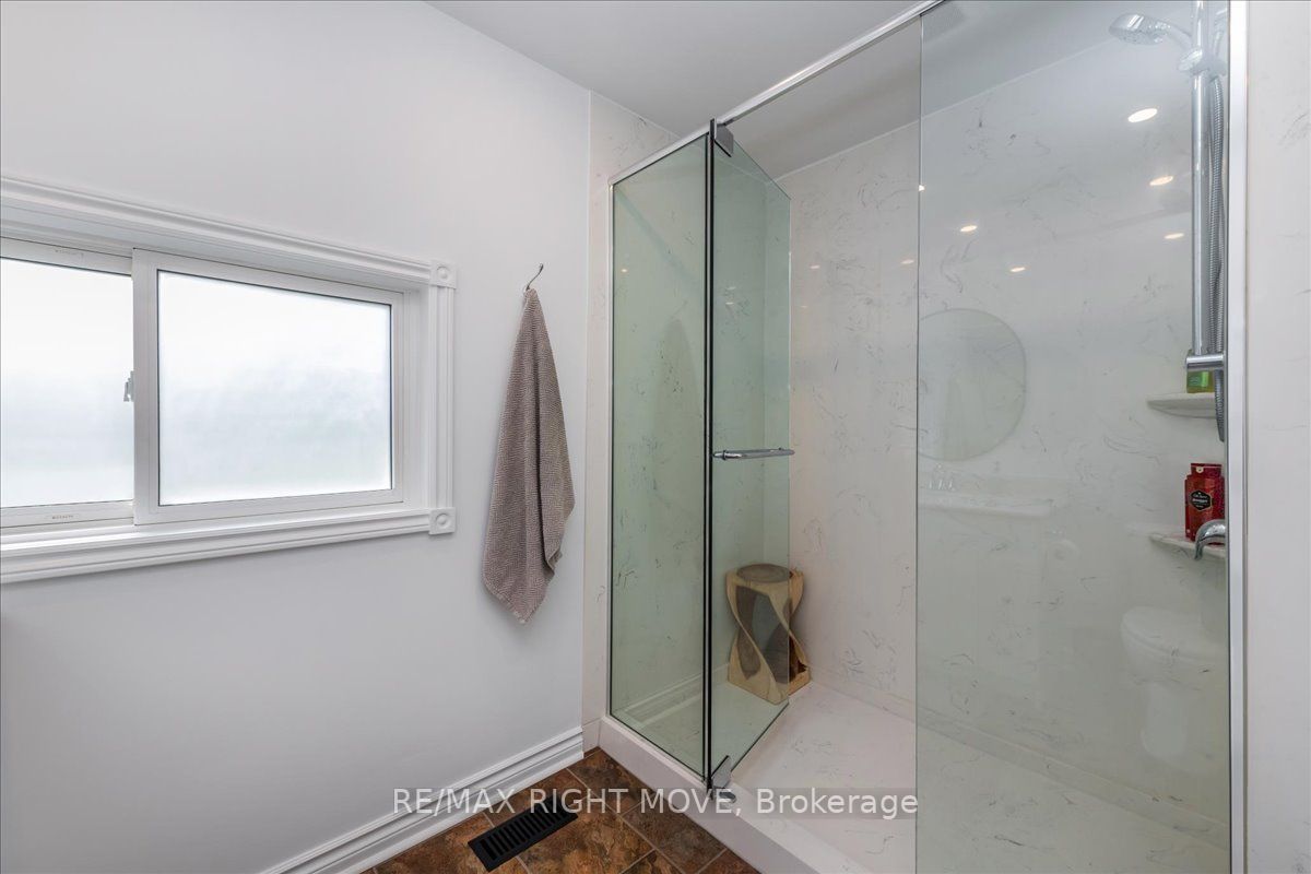 52 Maple Dr
