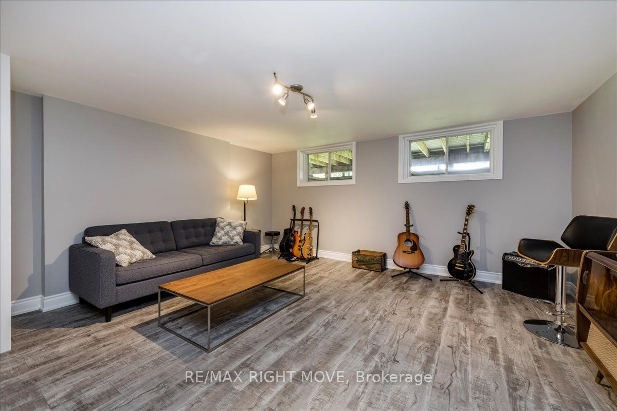 52 Maple Dr