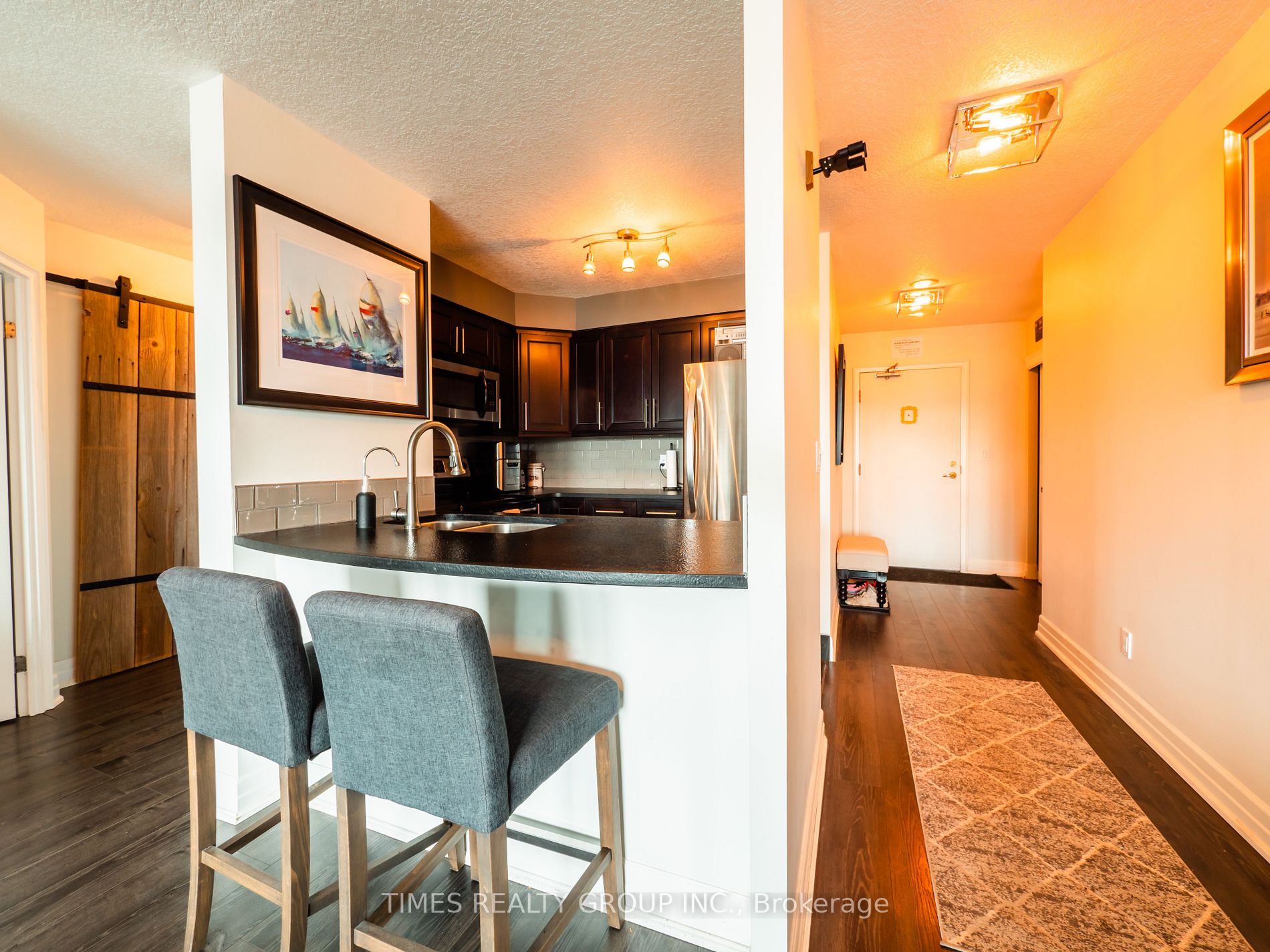 140 Dunlop St E, #303