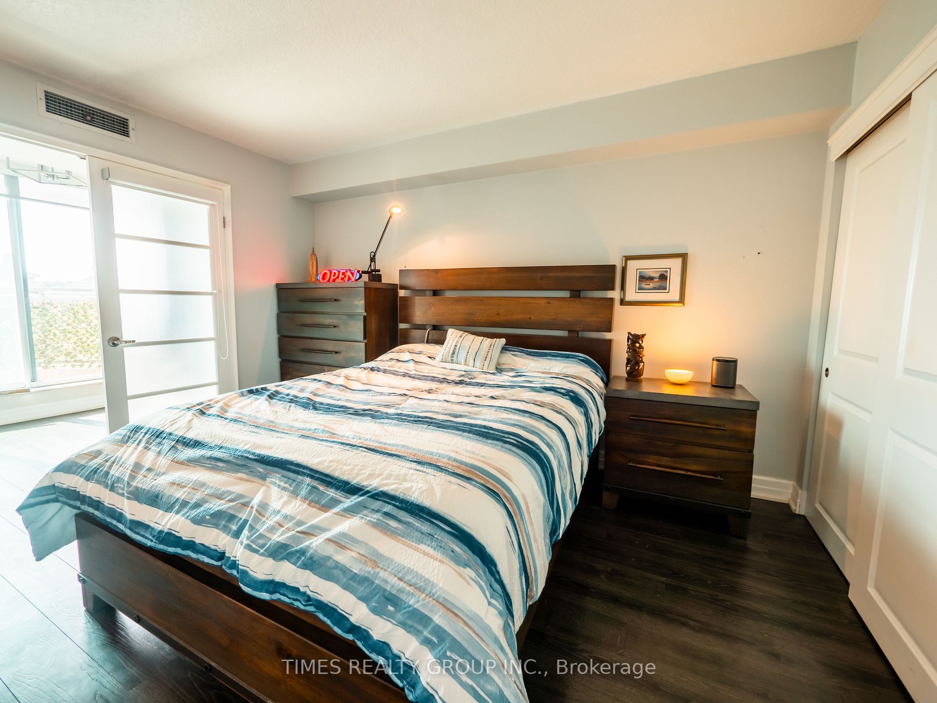 140 Dunlop St E, #303