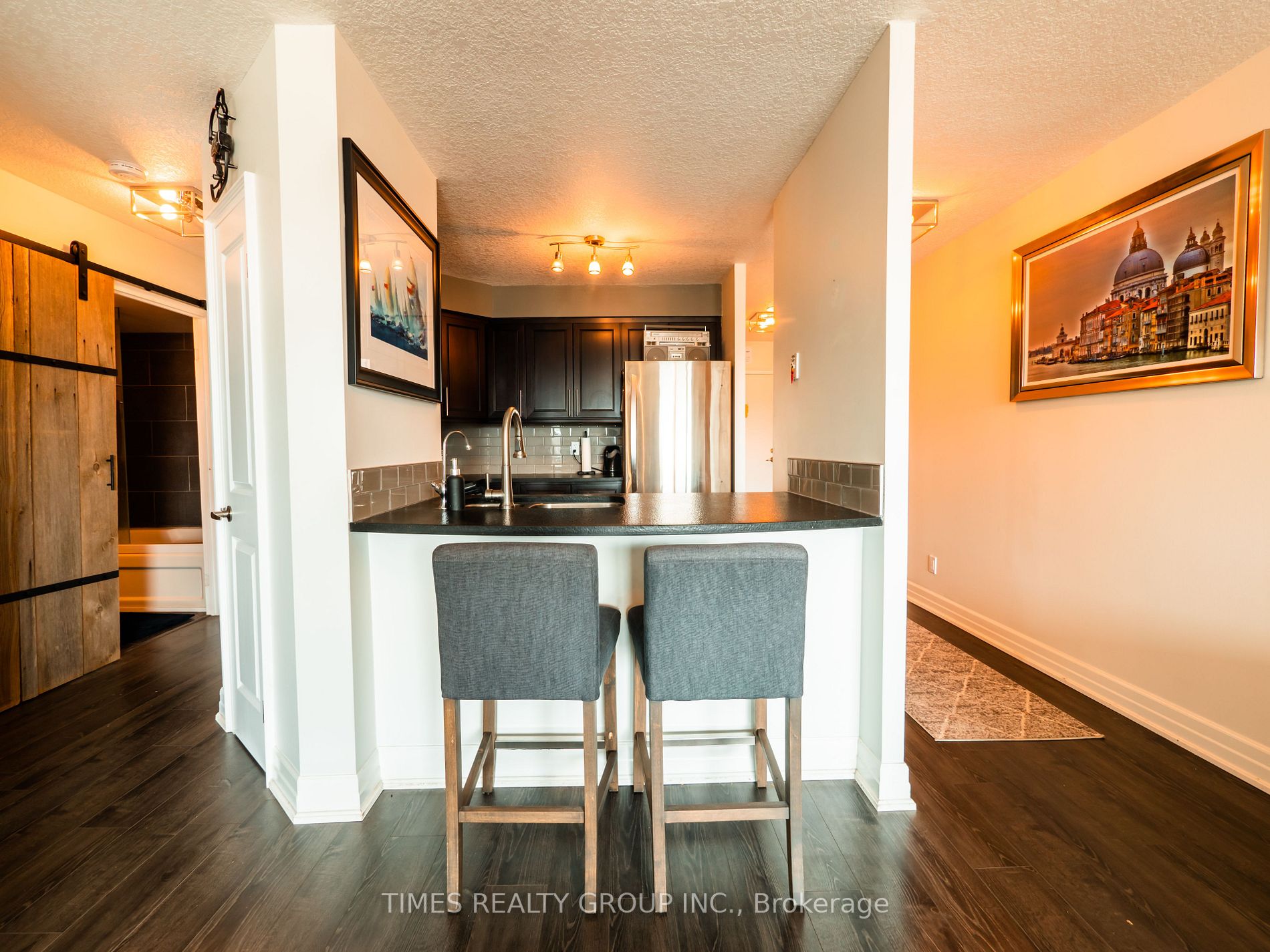 140 Dunlop St E, #303