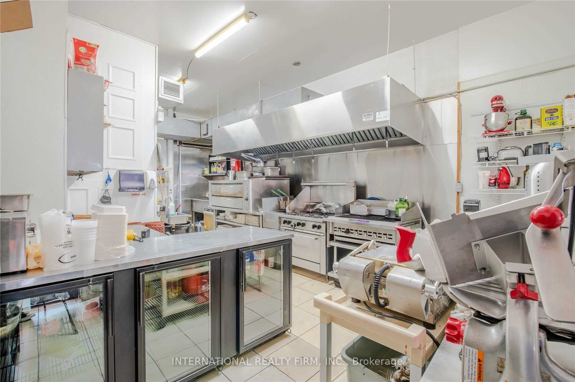 62 Dunlop St W