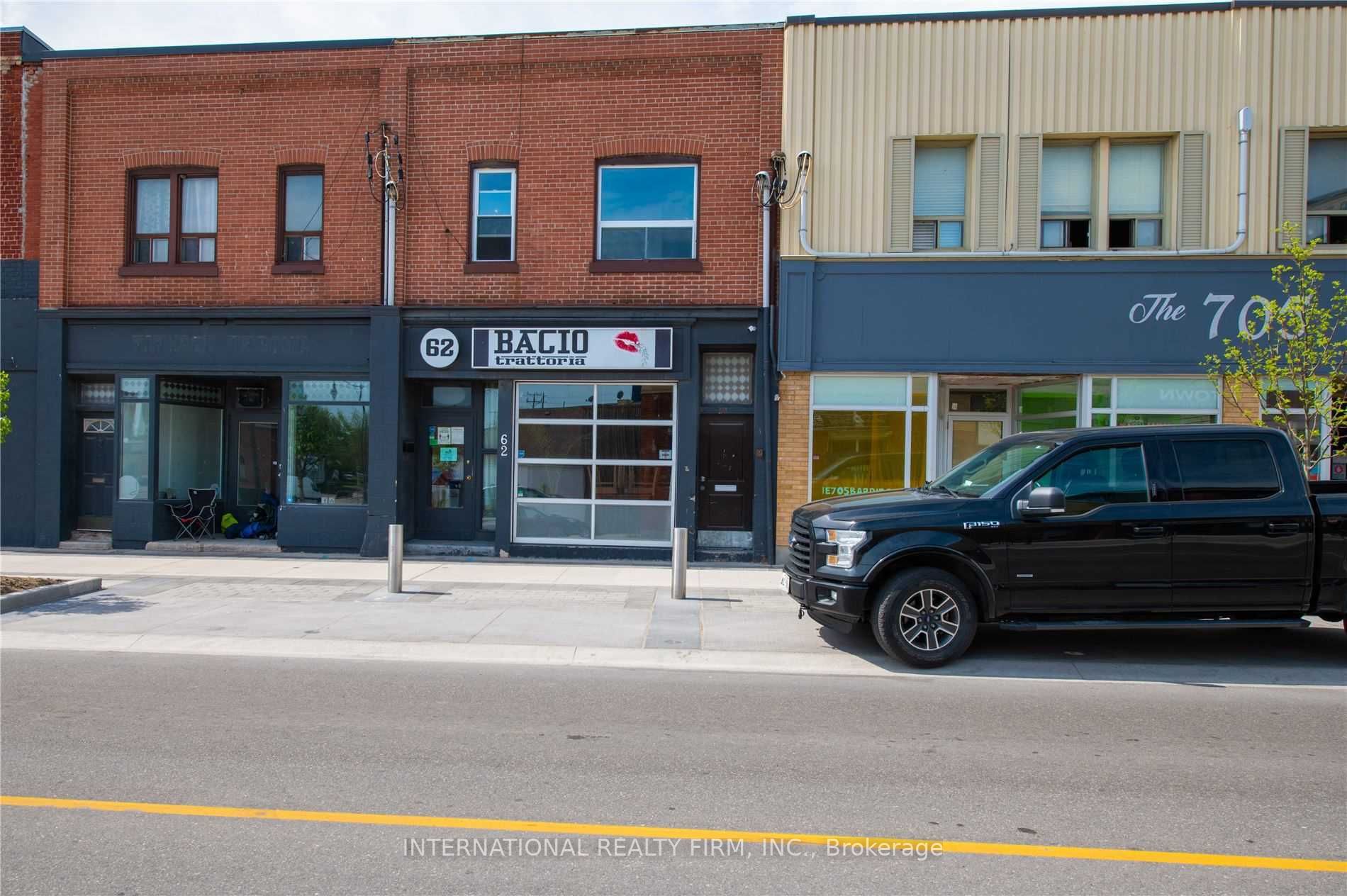 62 Dunlop St W