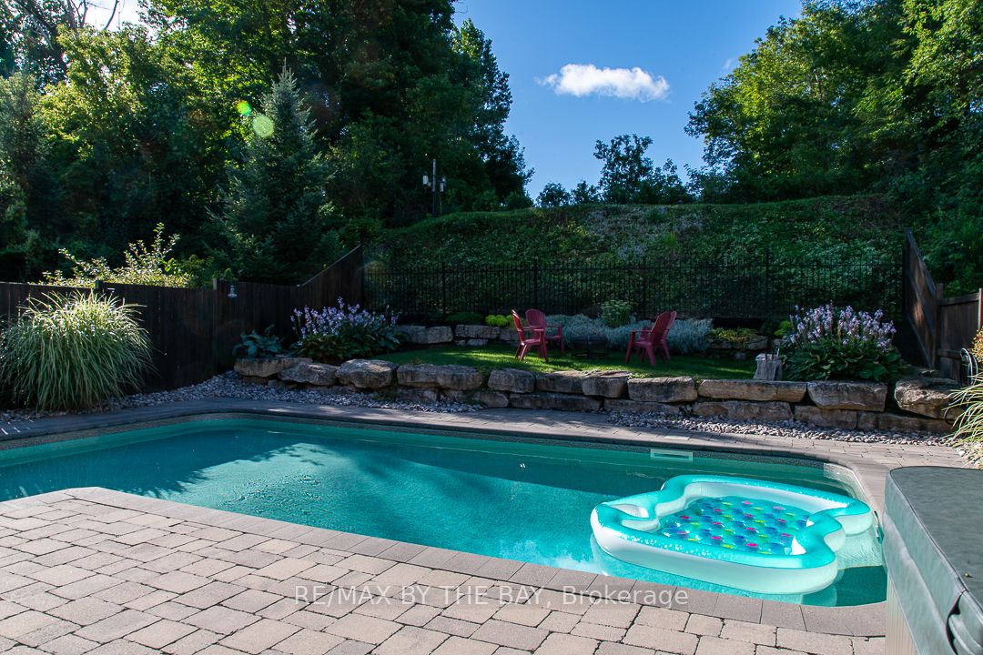 20 Lynden St