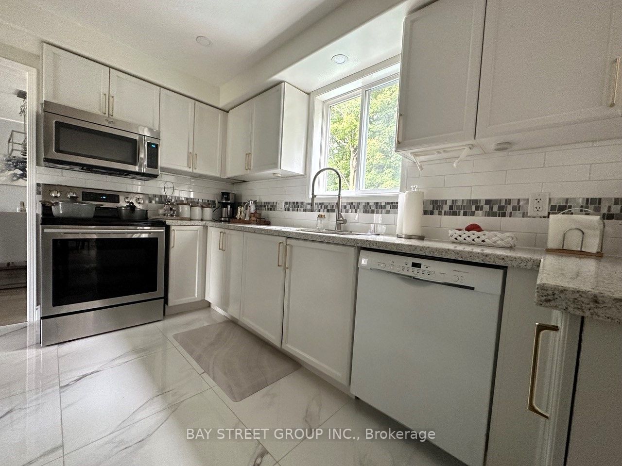28 Holly Meadow Rd S