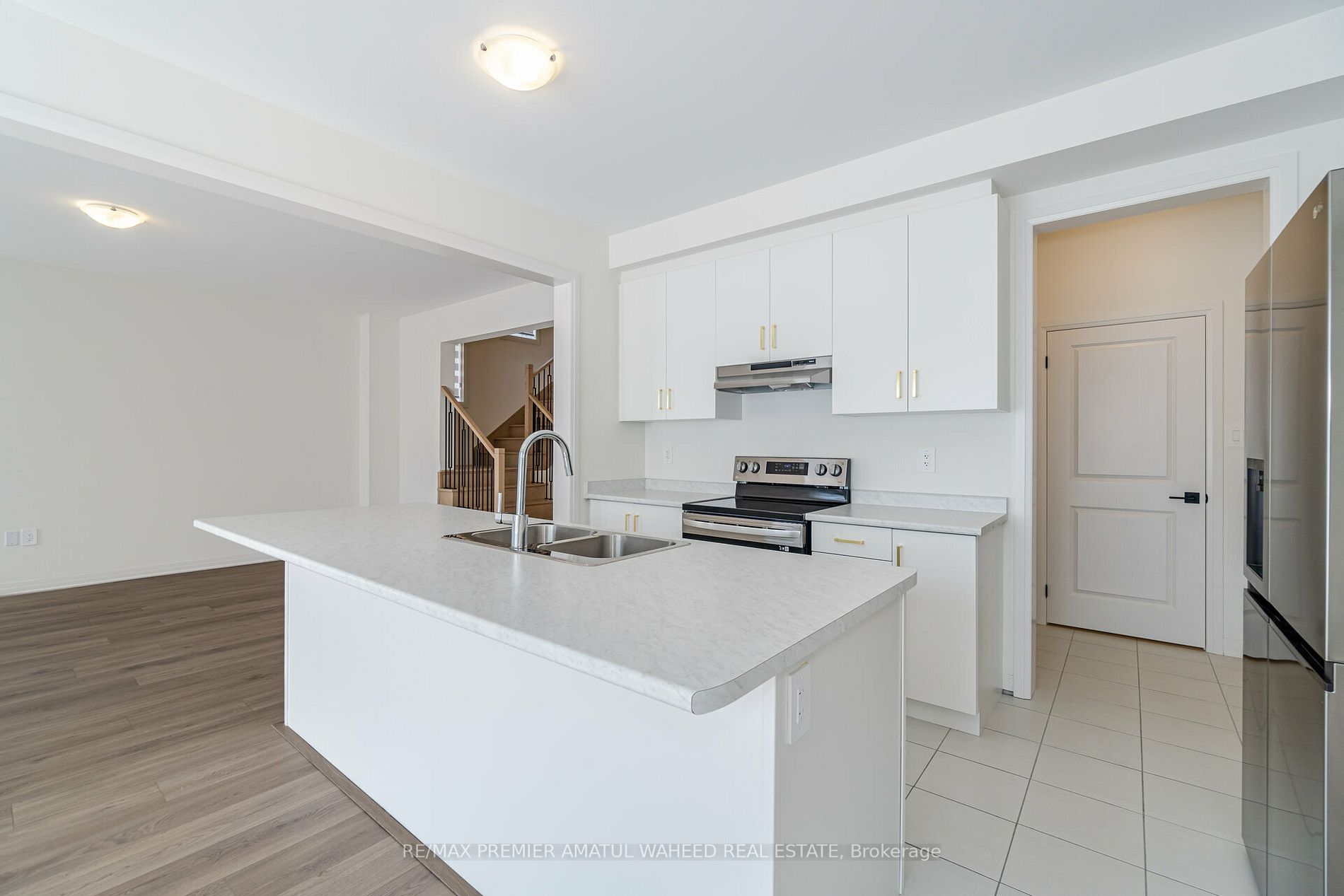 32 Copperhill Hts S