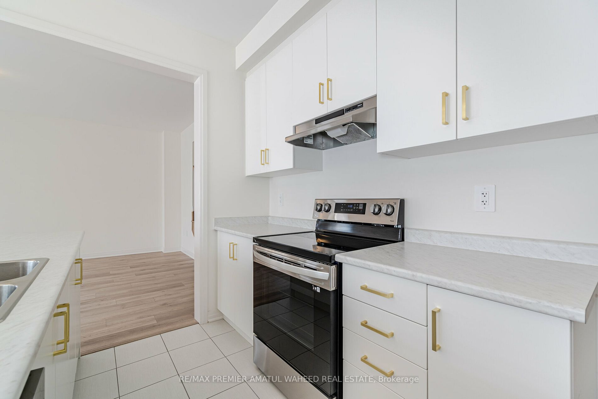 32 Copperhill Hts S