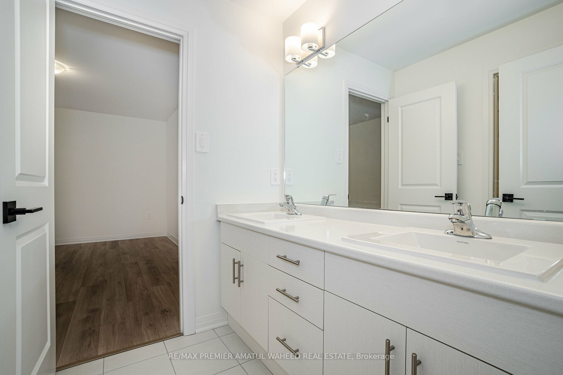 32 Copperhill Hts S