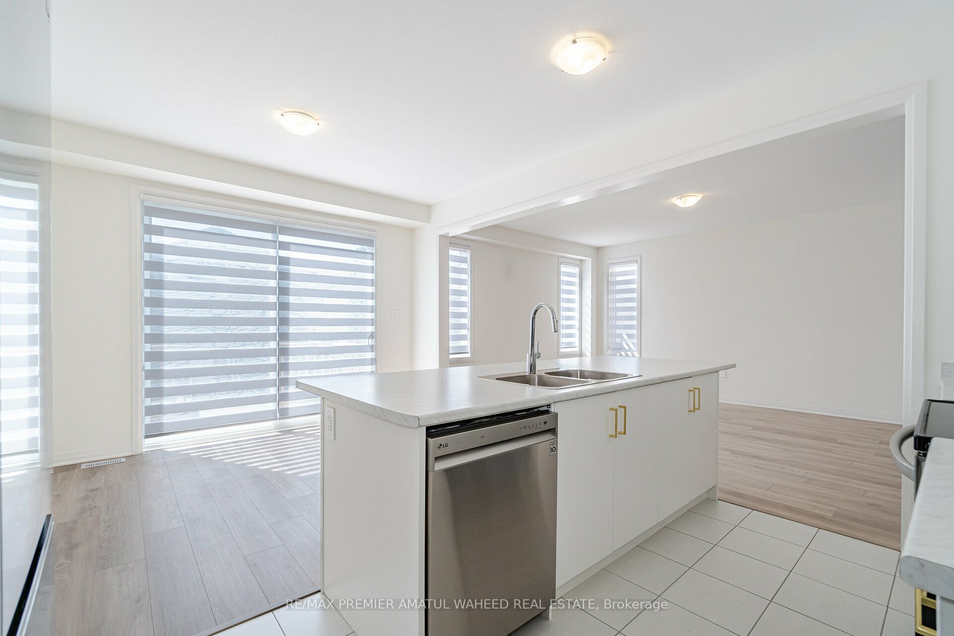 32 Copperhill Hts S