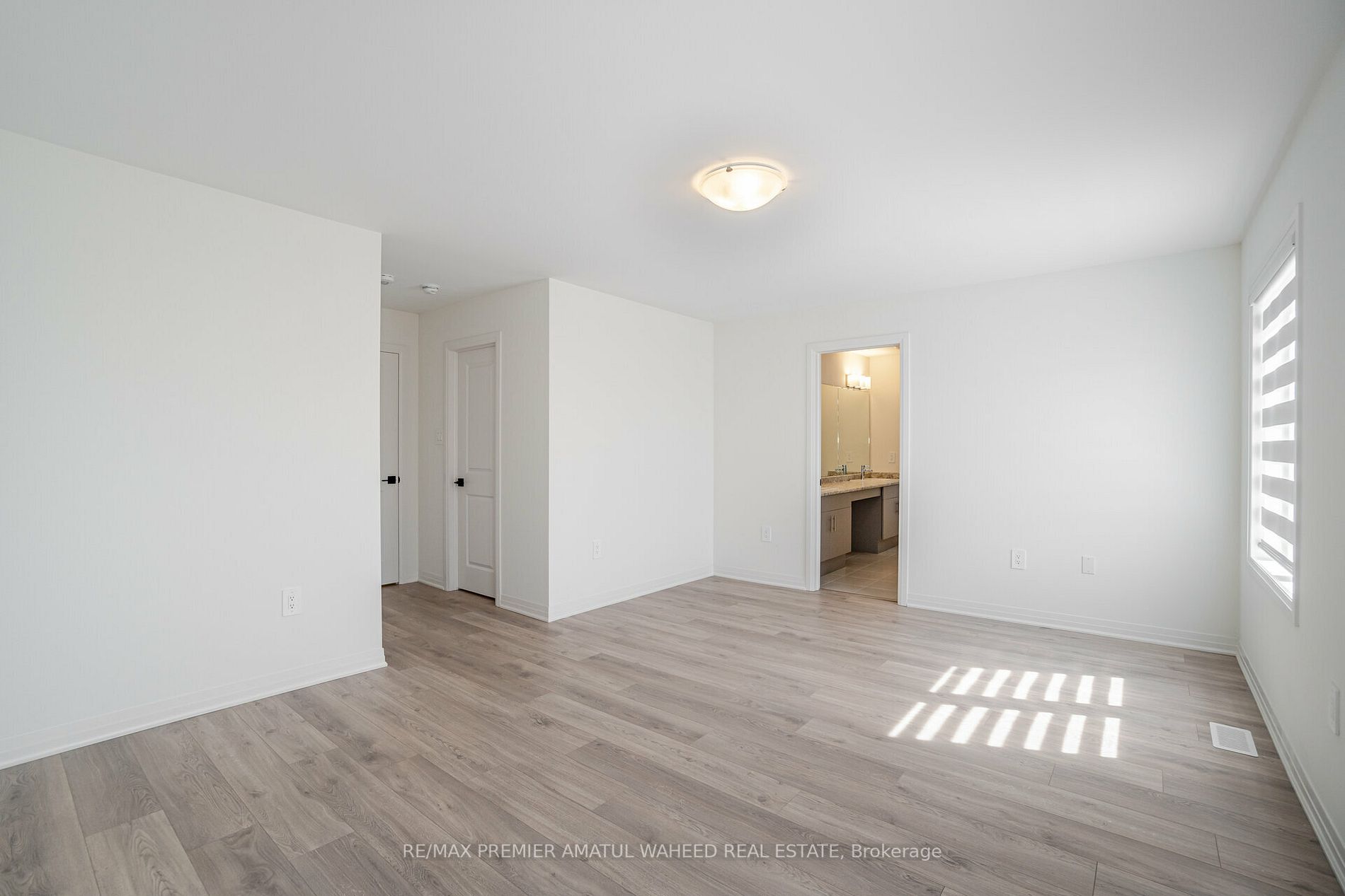 32 Copperhill Hts S