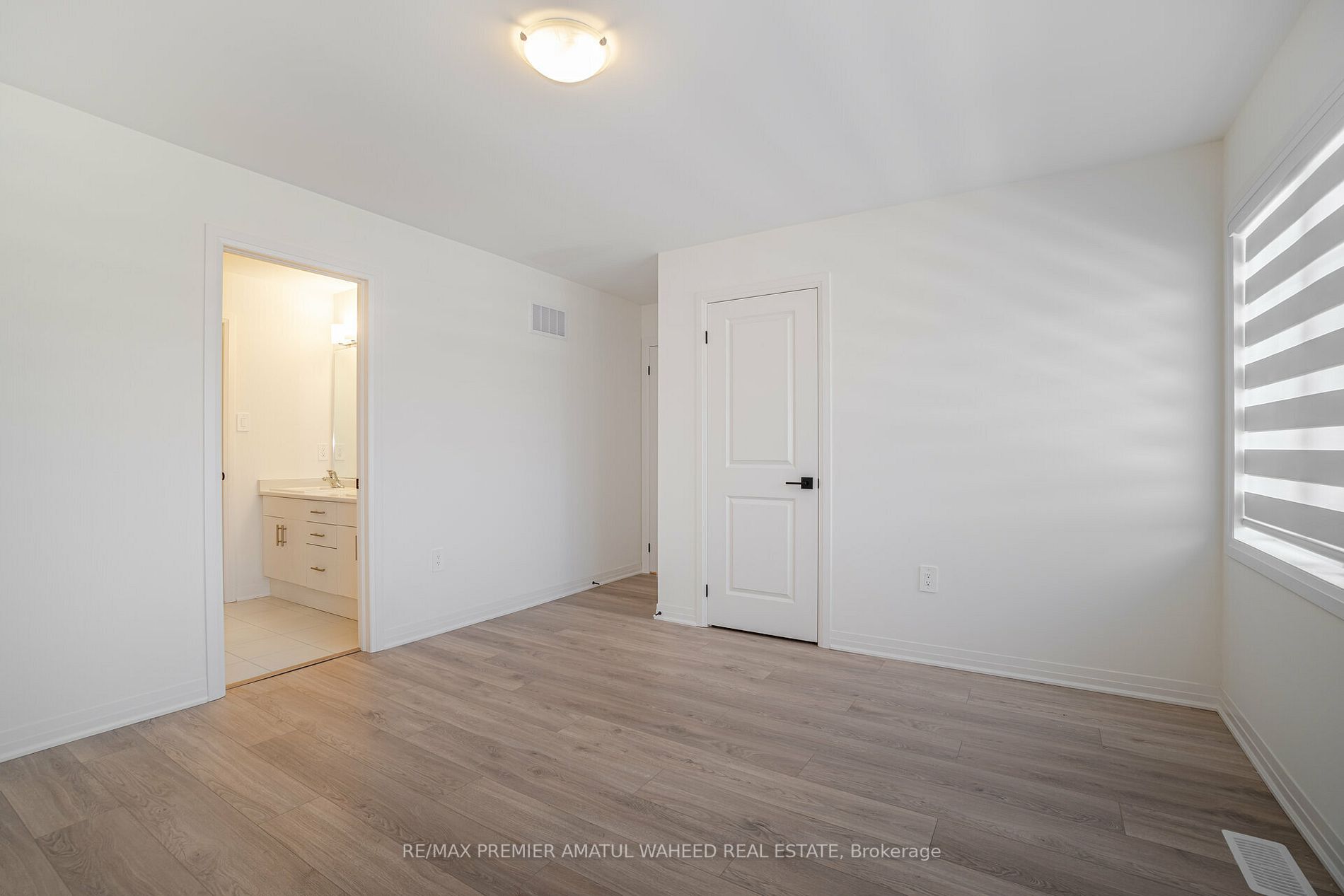 32 Copperhill Hts S