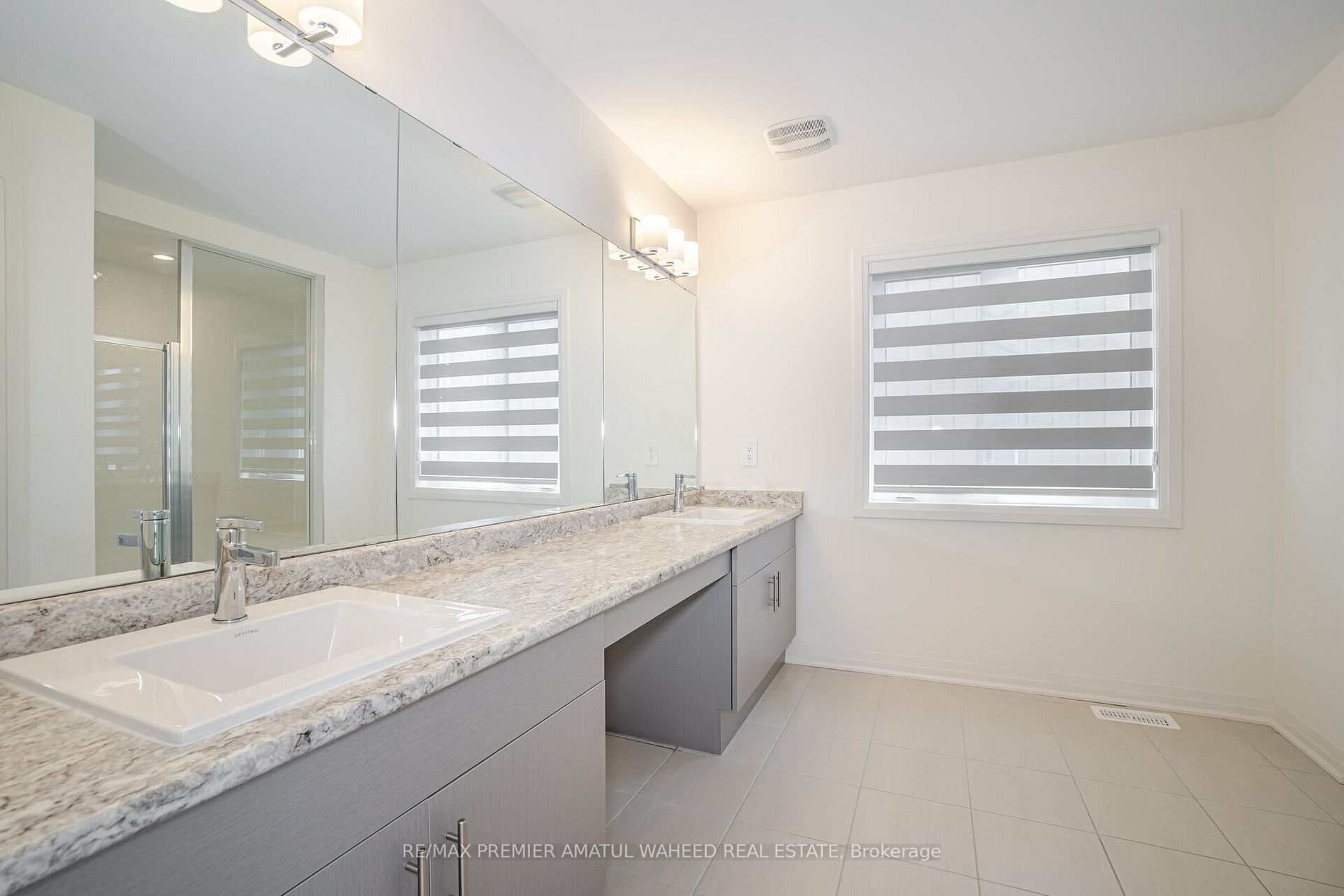 32 Copperhill Hts S