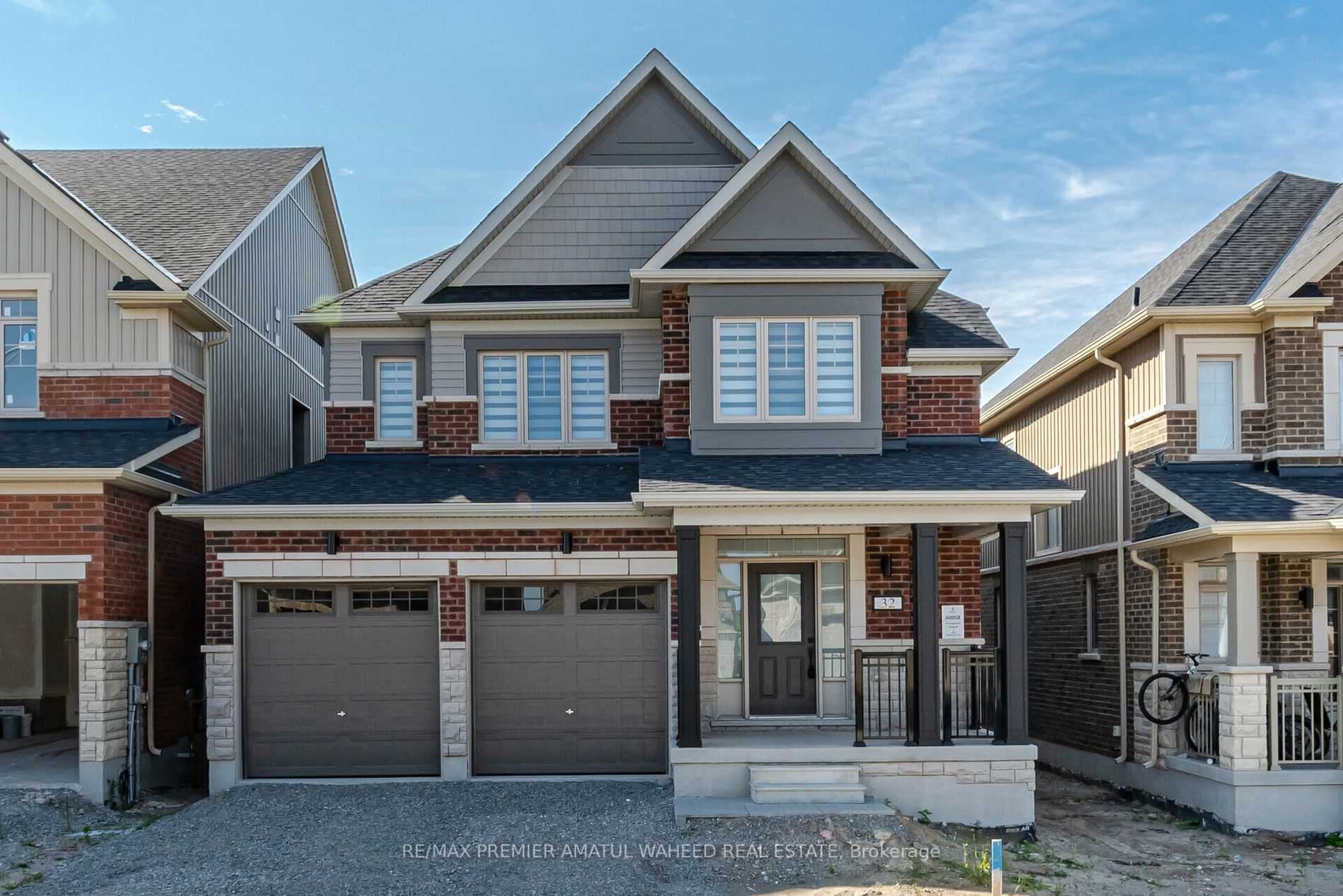32 Copperhill Hts S