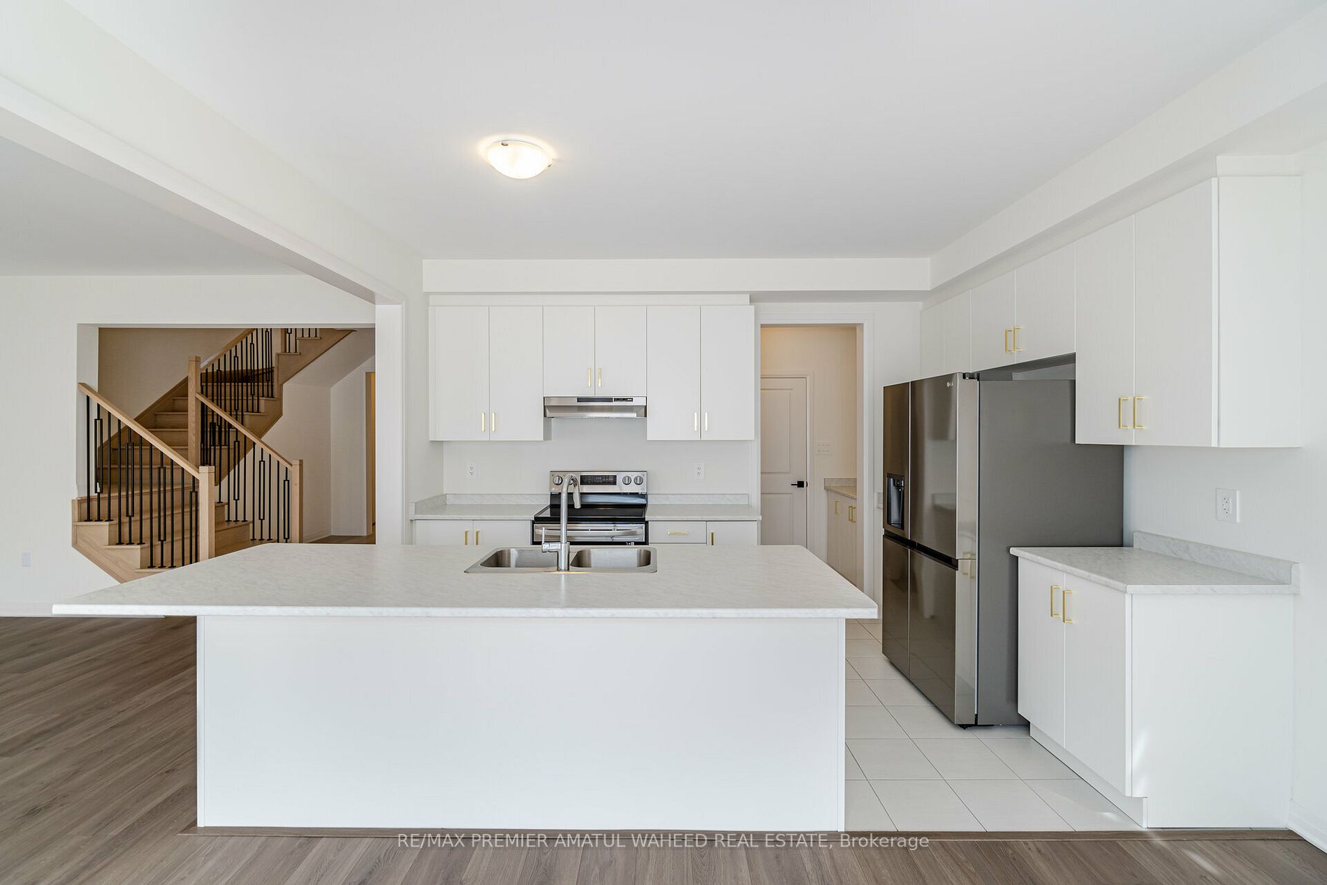 32 Copperhill Hts S