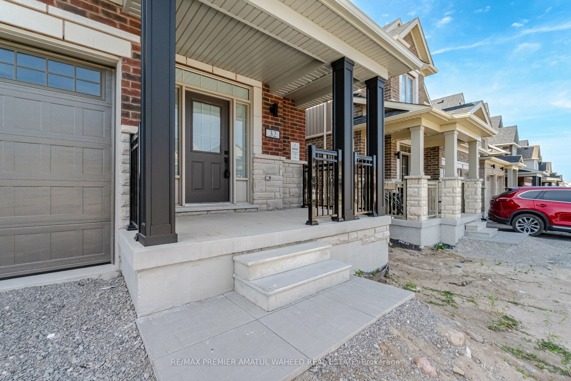 32 Copperhill Hts S