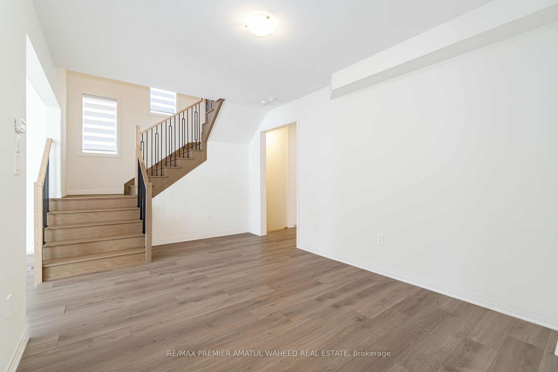 32 Copperhill Hts S